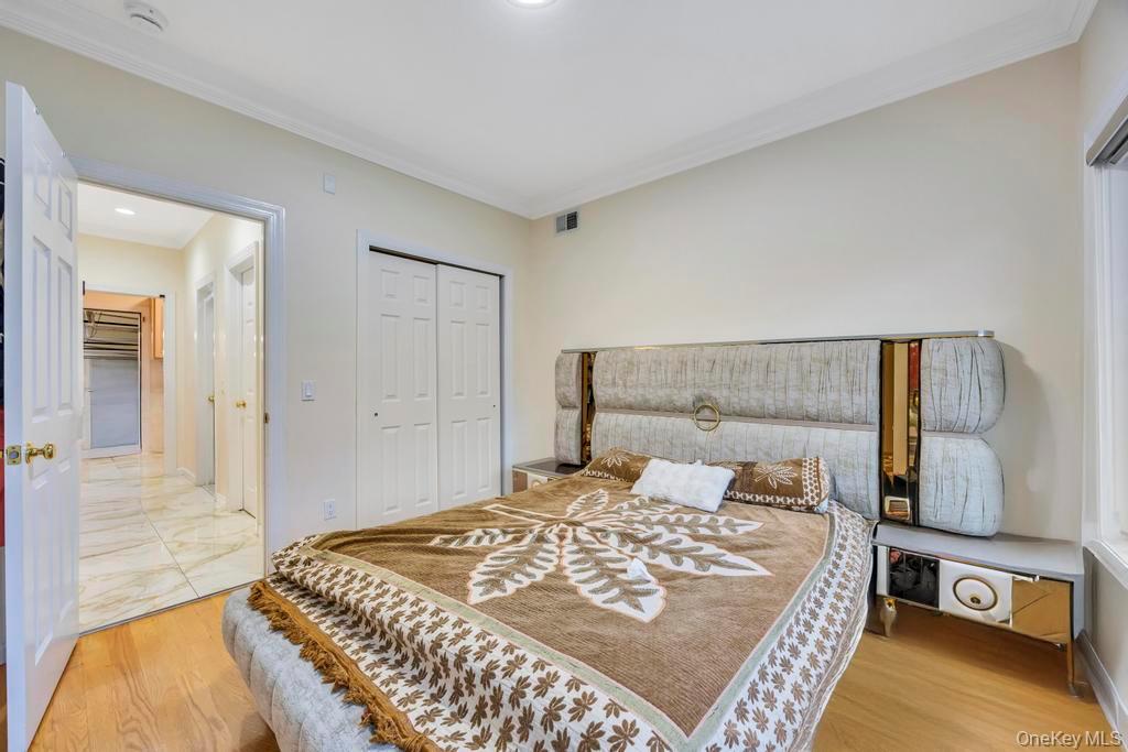 2 Old Bridge Court, Melville, NY 11747