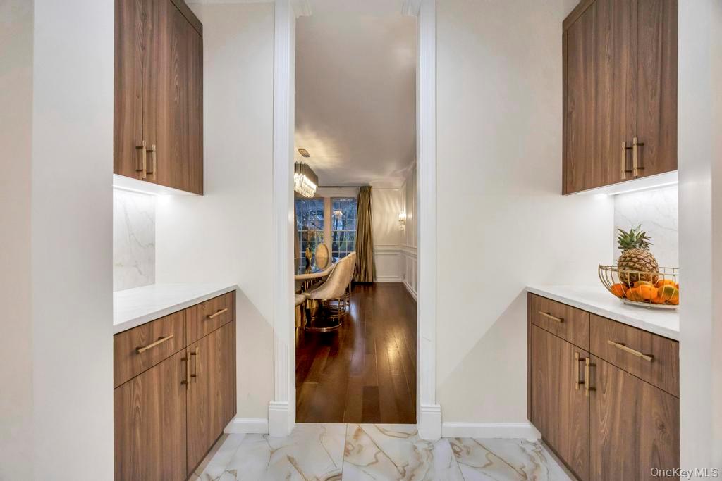 2 Old Bridge Court, Melville, NY 11747