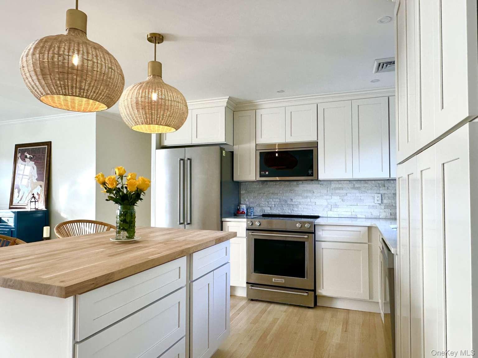 4660 Deep Hole Drive, Mattituck, NY 11952