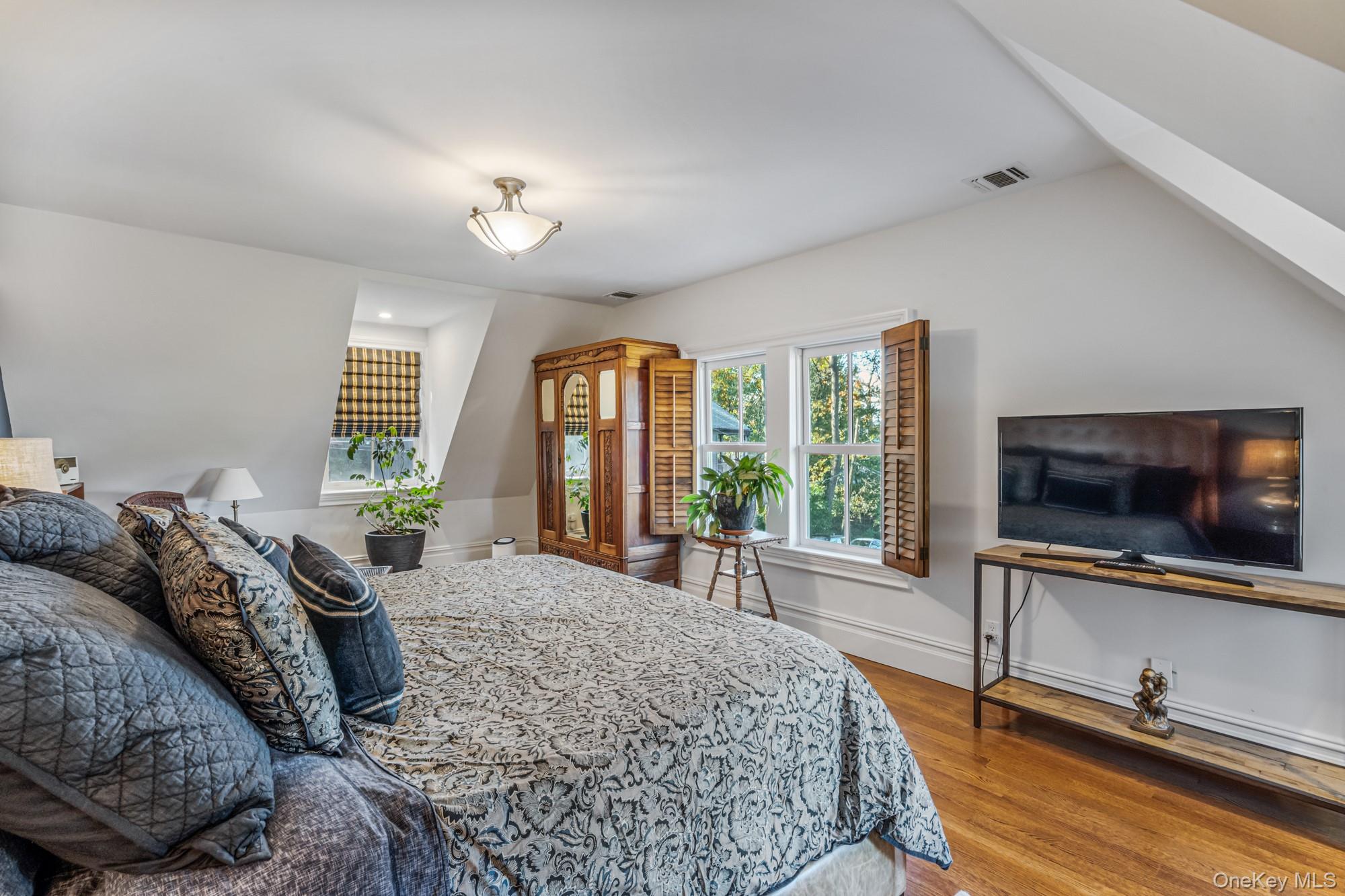 40 Park Way, Sea Cliff, NY 11579