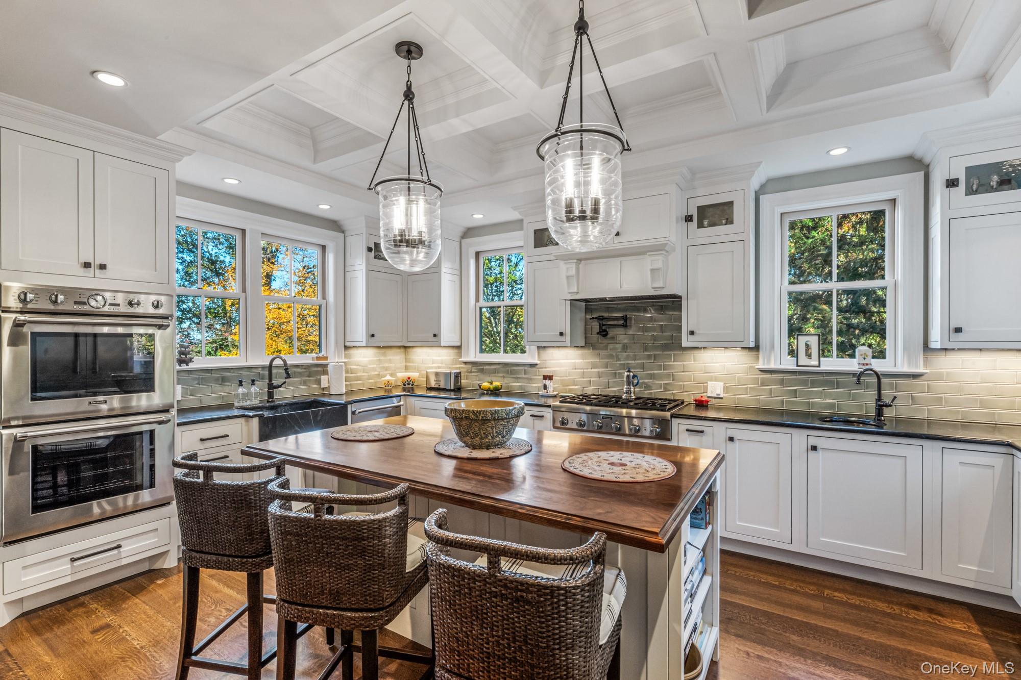 40 Park Way, Sea Cliff, NY 11579