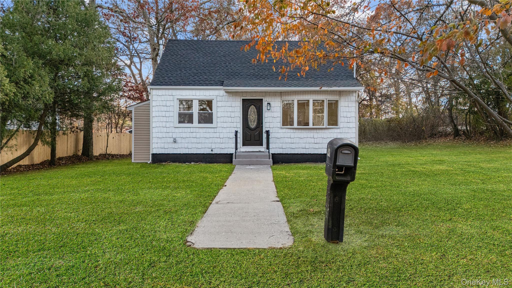 78 carr ln, Coram, NY 11727