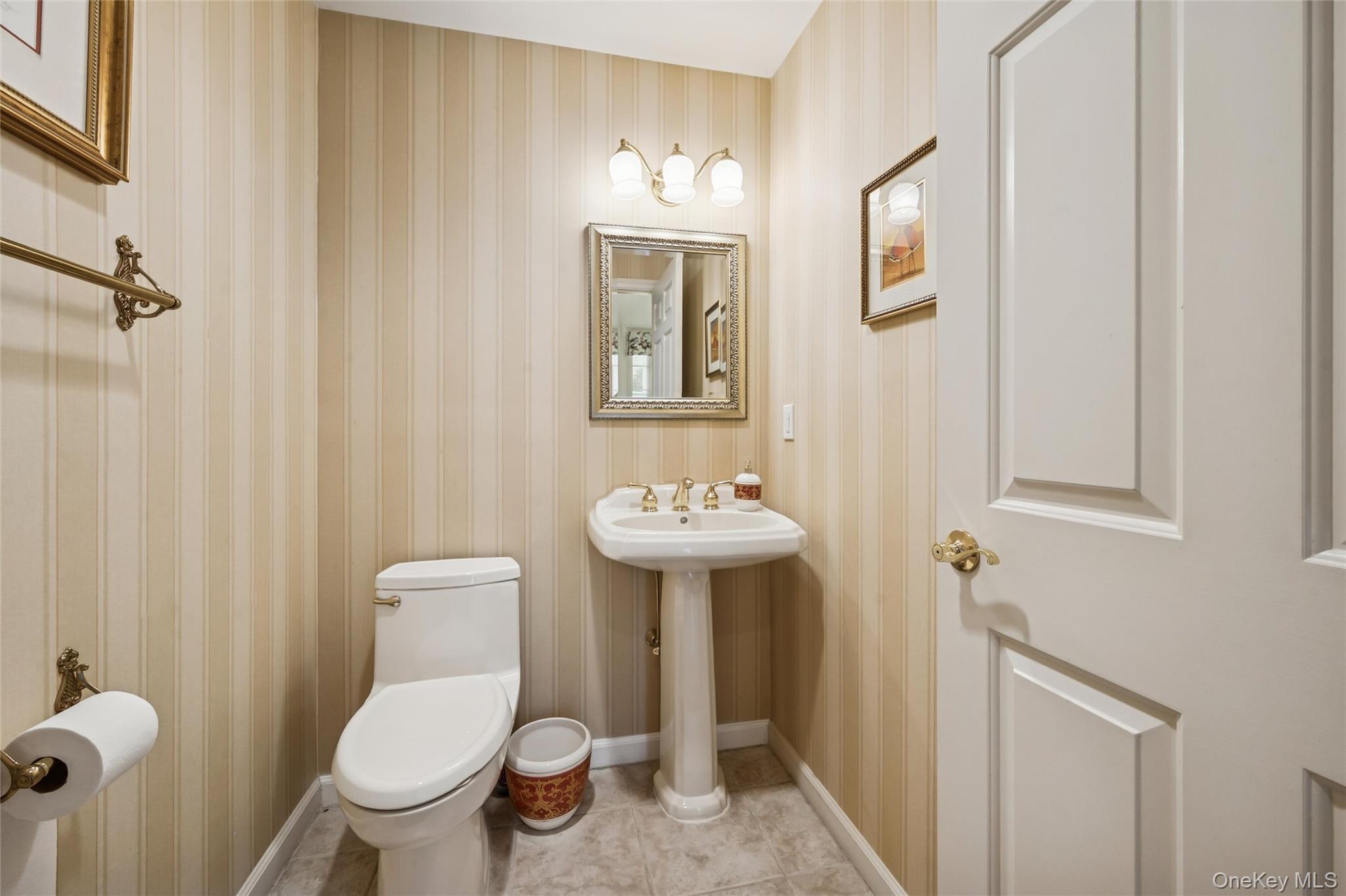 652 Balfour Place, Melville, NY 11747