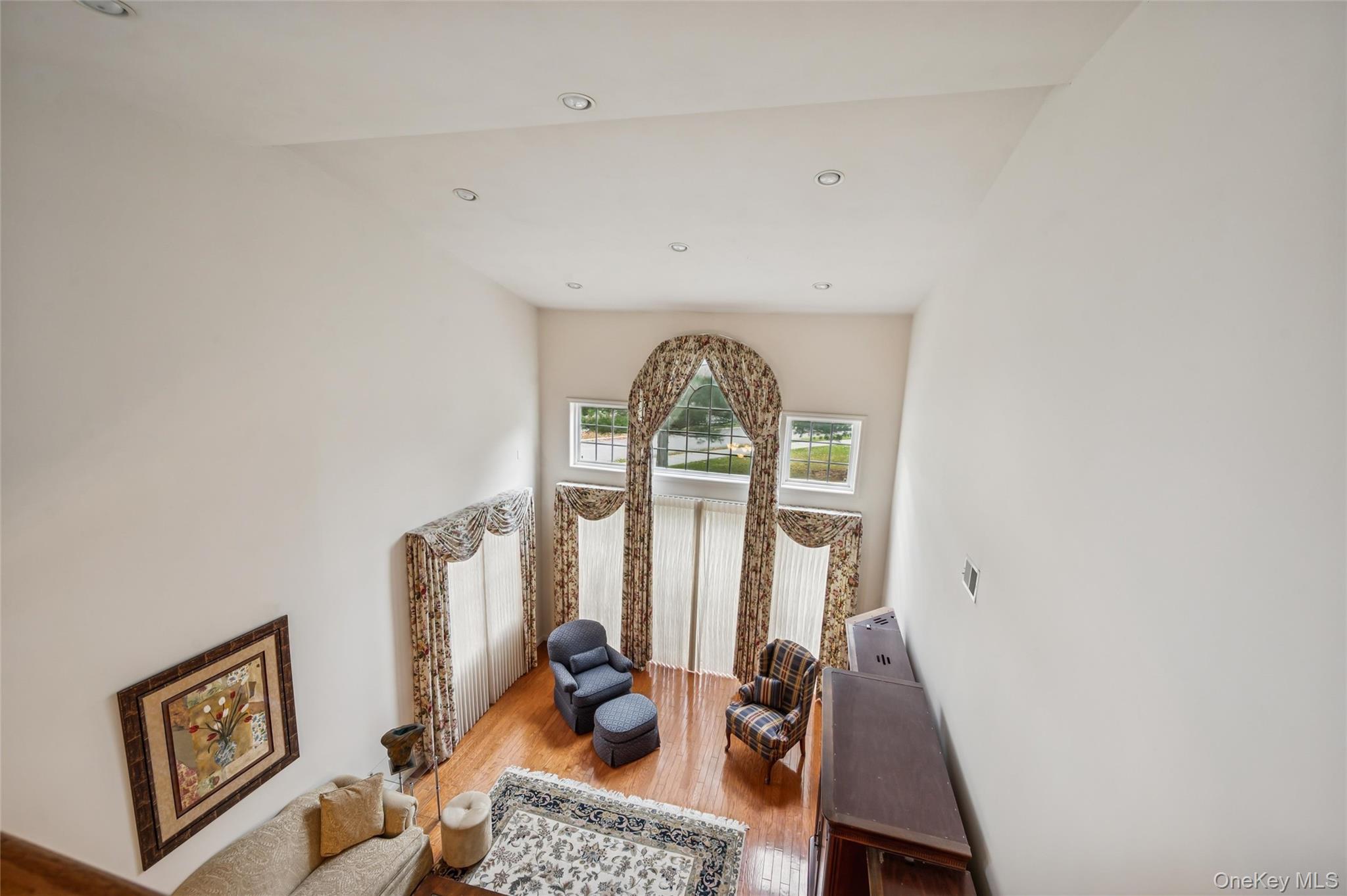 652 Balfour Place, Melville, NY 11747