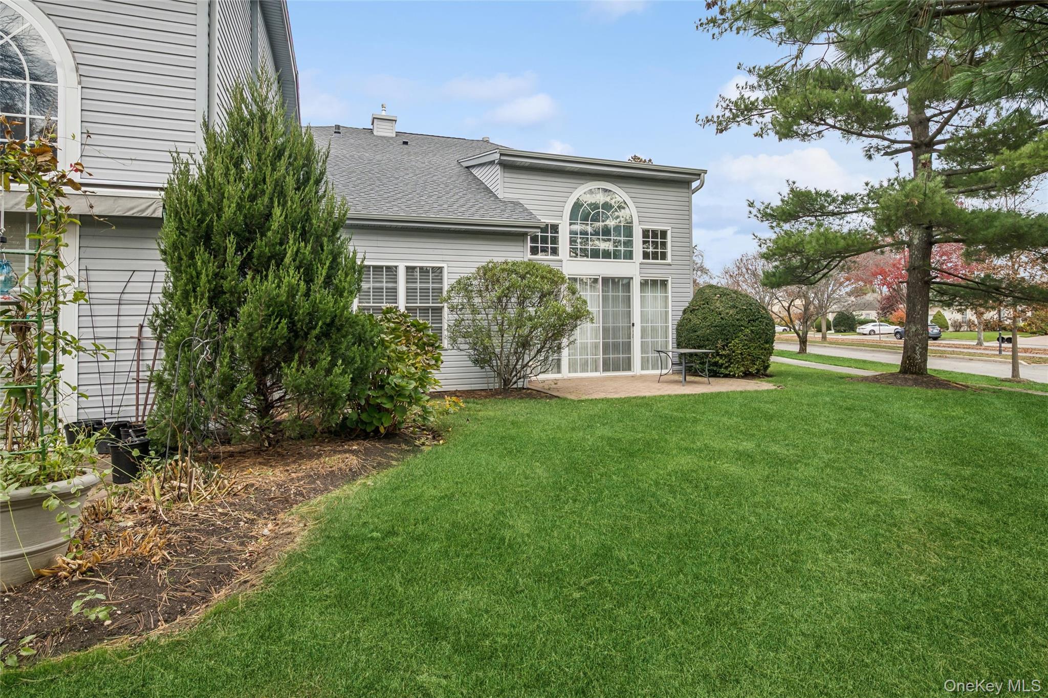 652 Balfour Place, Melville, NY 11747