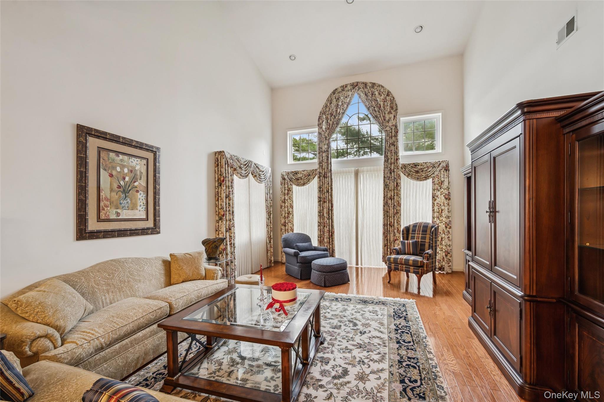 652 Balfour Place, Melville, NY 11747