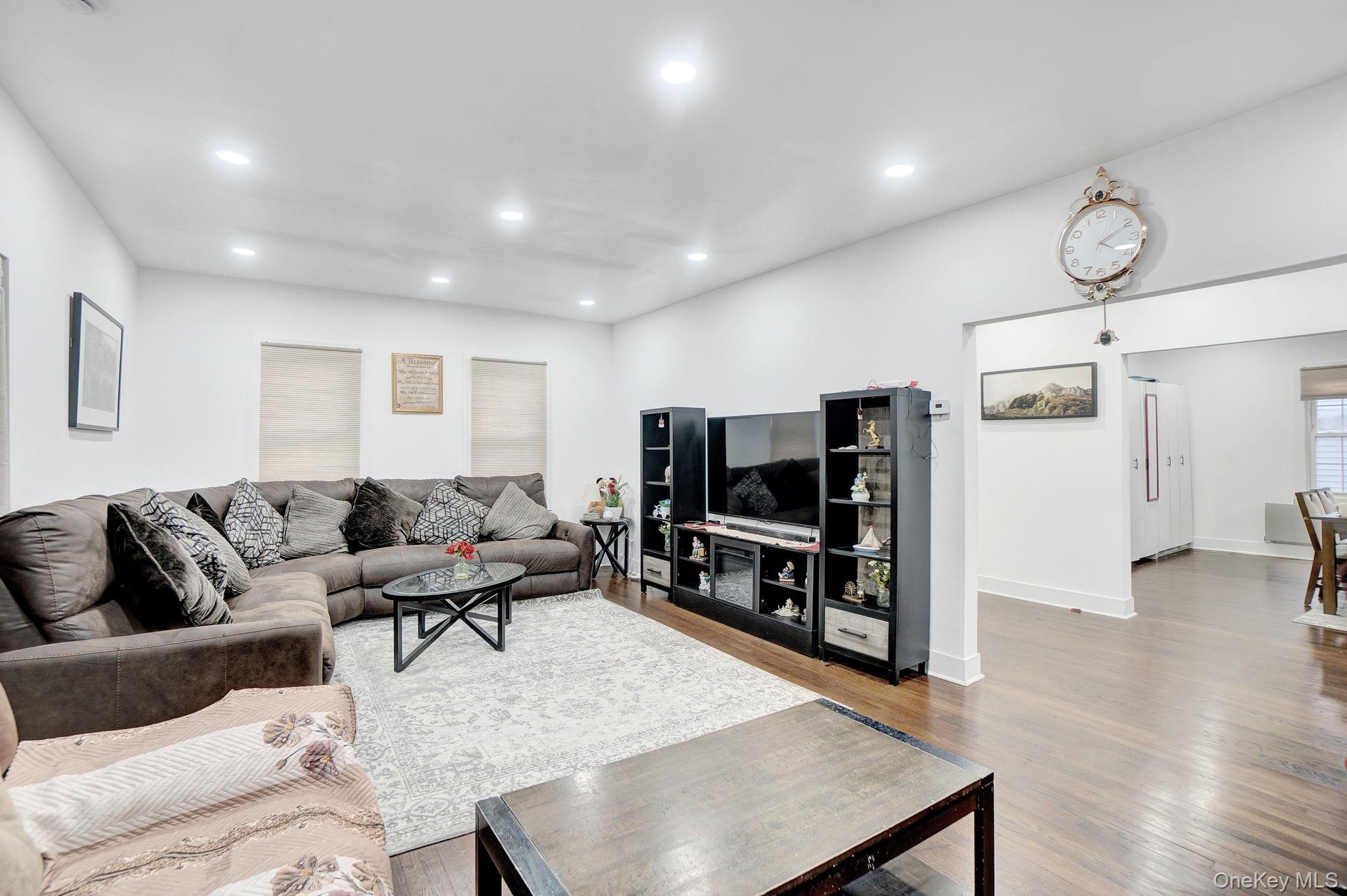 810 Wallace Avenue, Baldwin, NY 11510