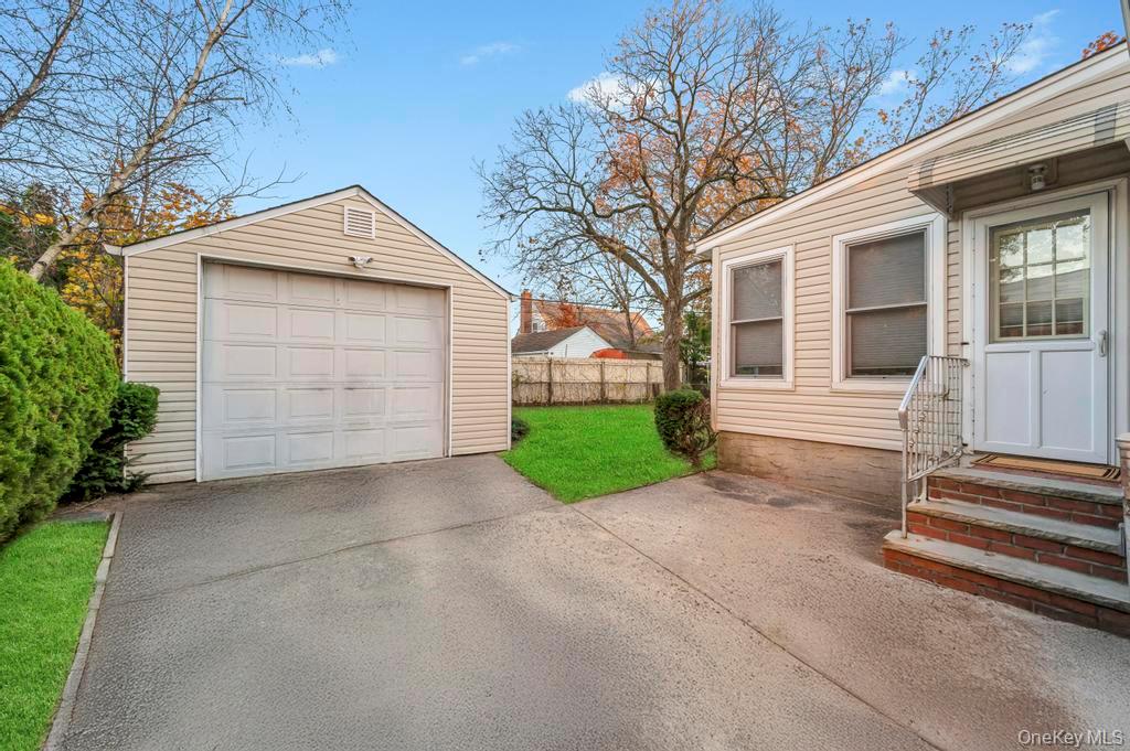 34 Alstead Road, Valley Stream, NY 11580