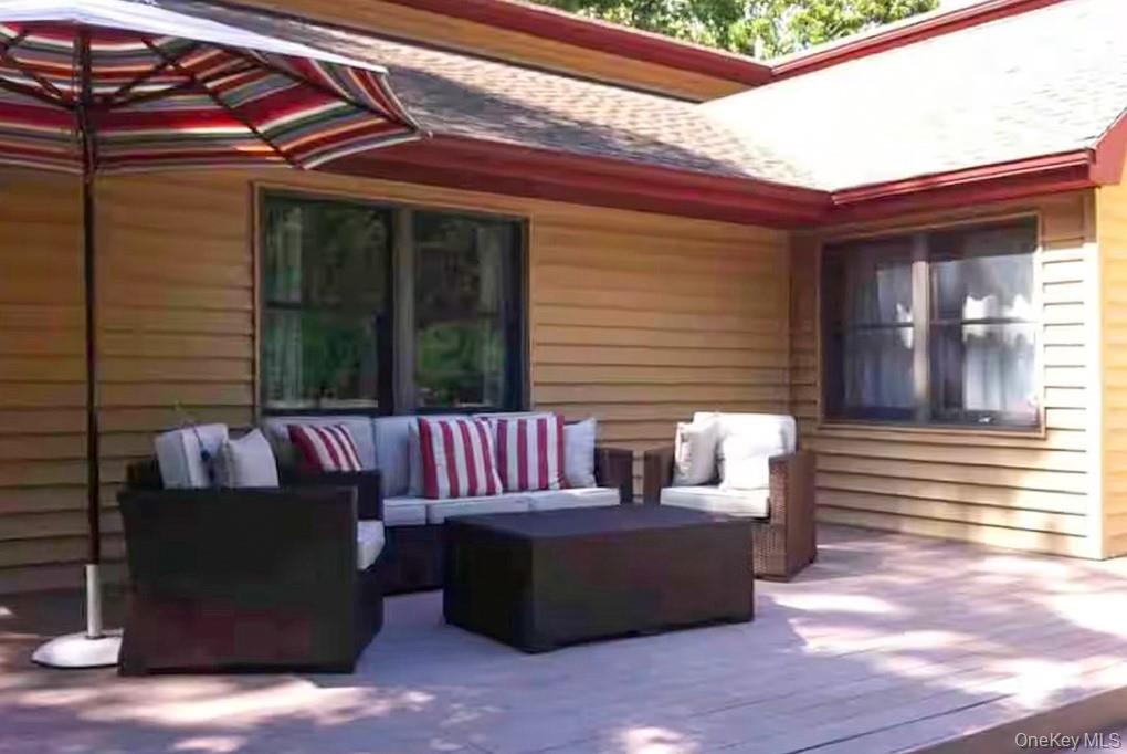 5 Bay Woods Drive, Hampton Bays, NY 11946