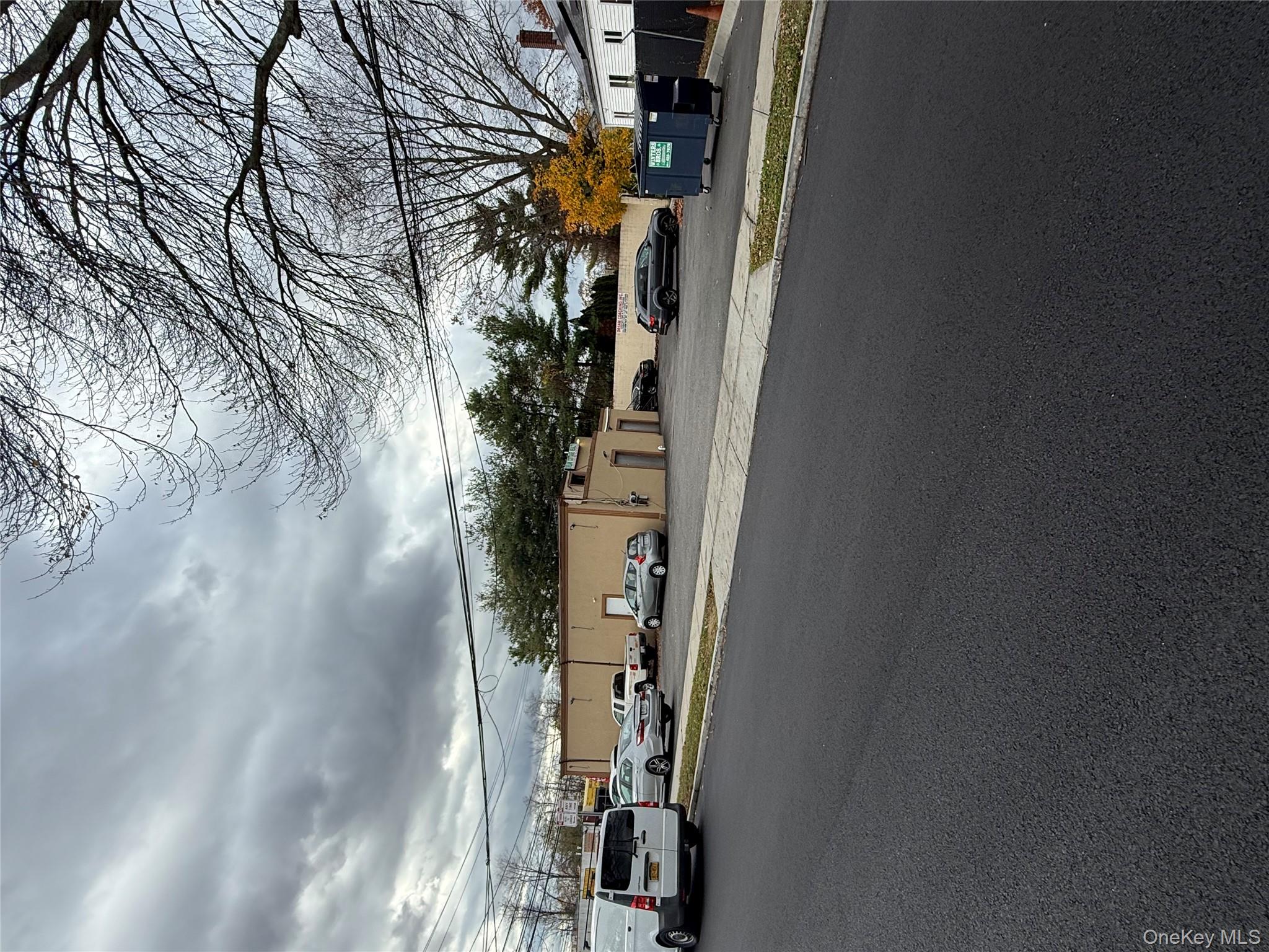 825 LONG ISLAND Avenue # 825B, Deer Park, NY 11729