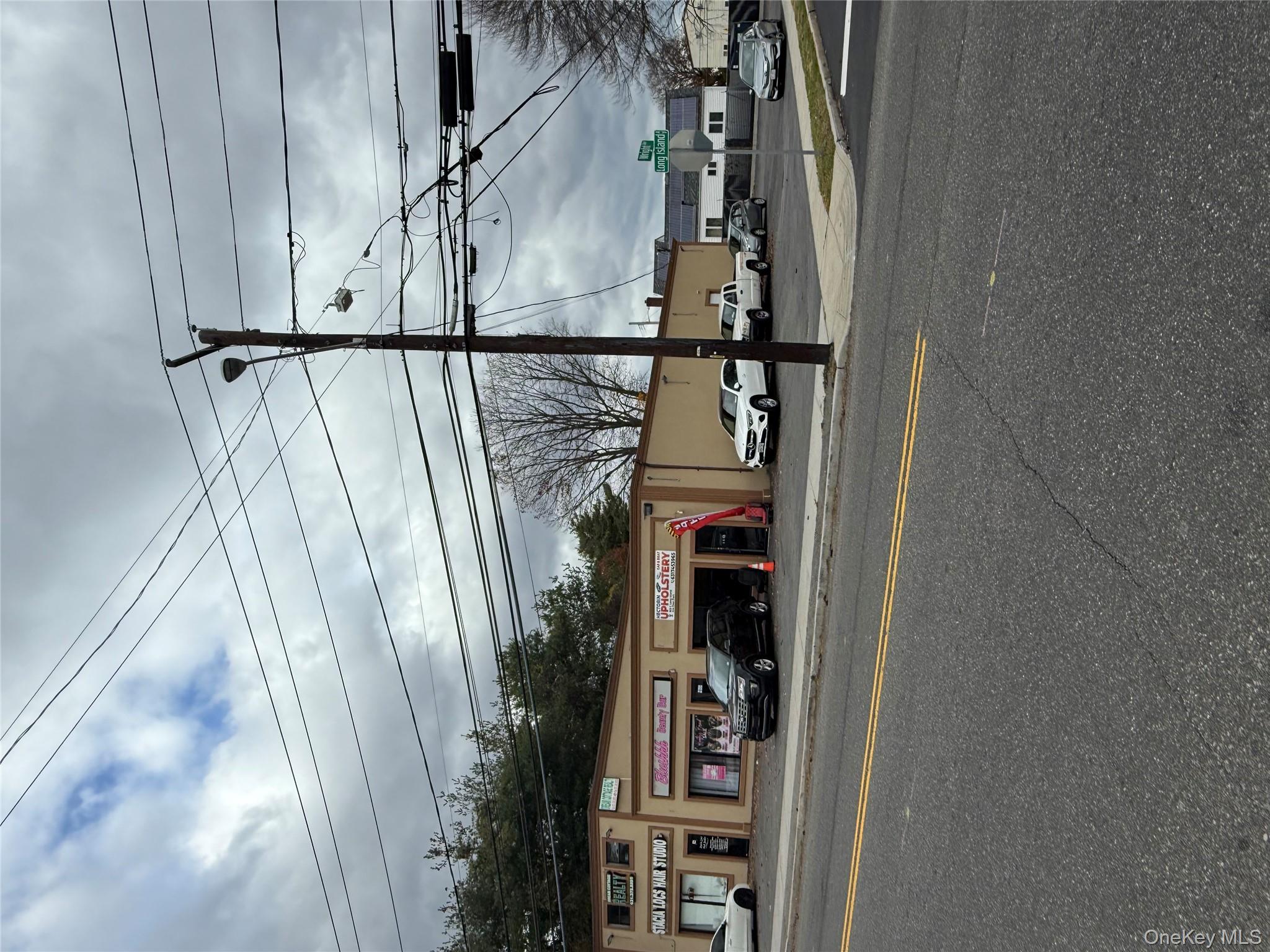 825 LONG ISLAND Avenue # 825B, Deer Park, NY 11729