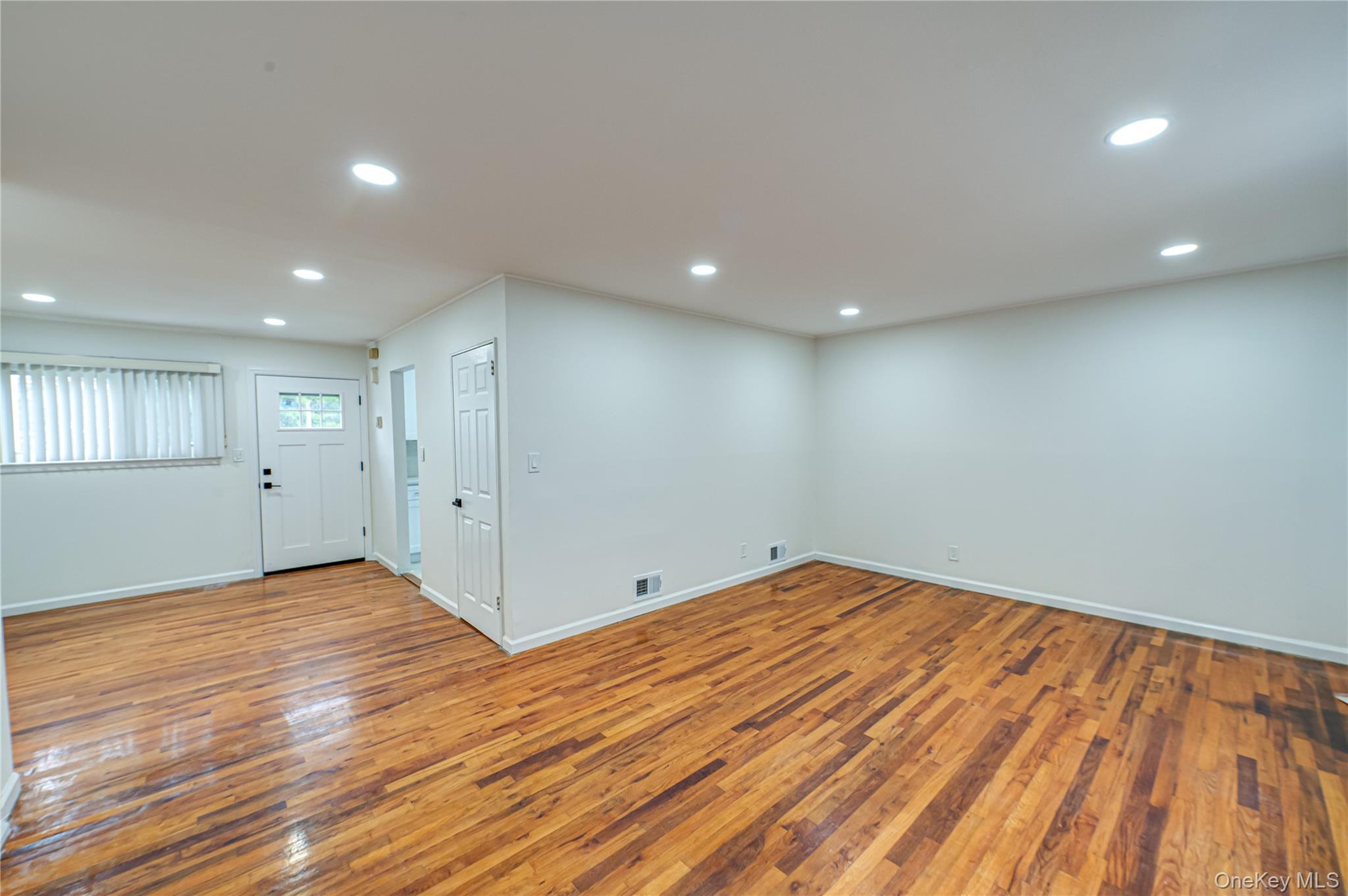 10 Gerhard Road, Plainview, NY 11803