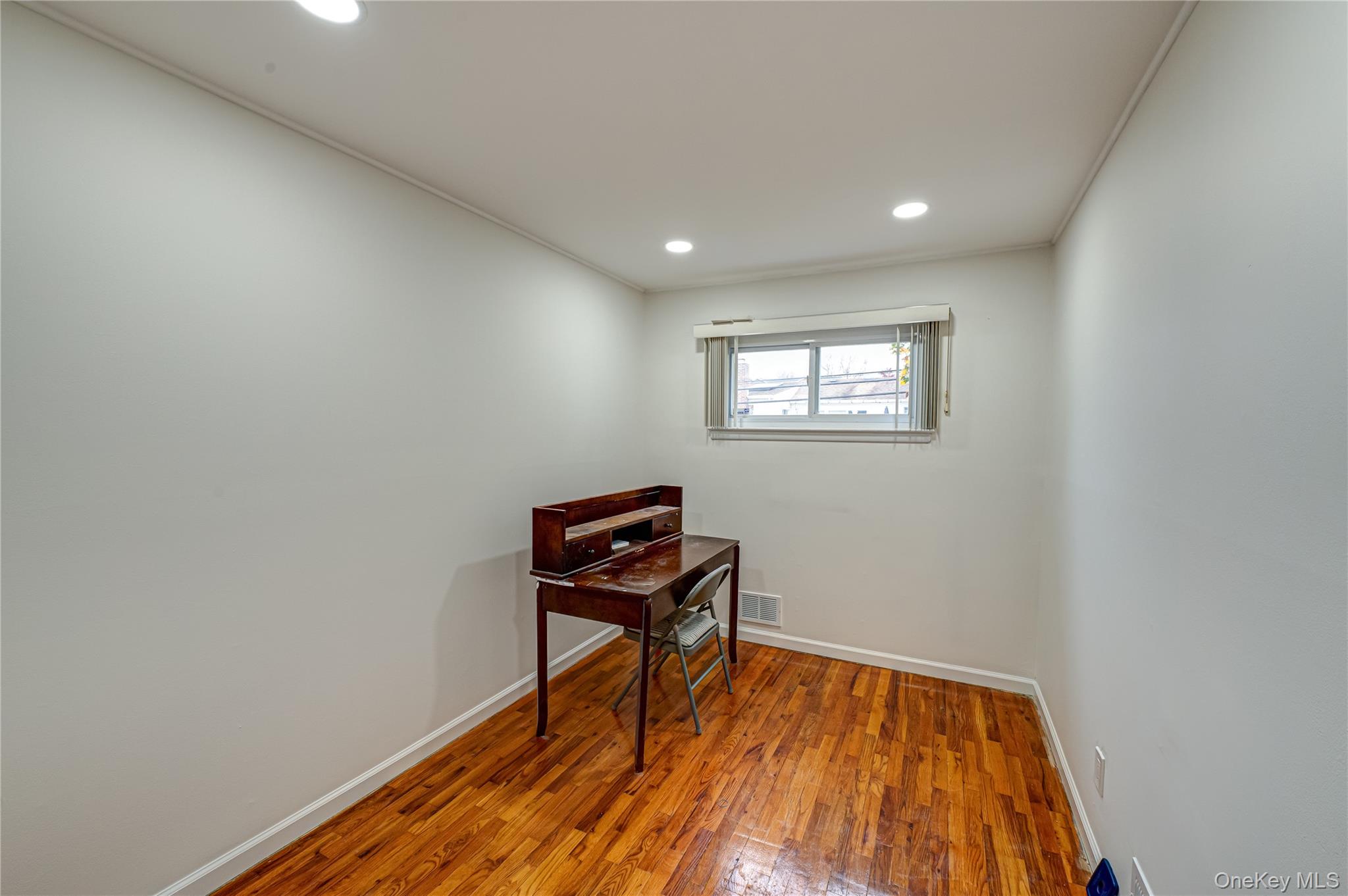 10 Gerhard Road, Plainview, NY 11803