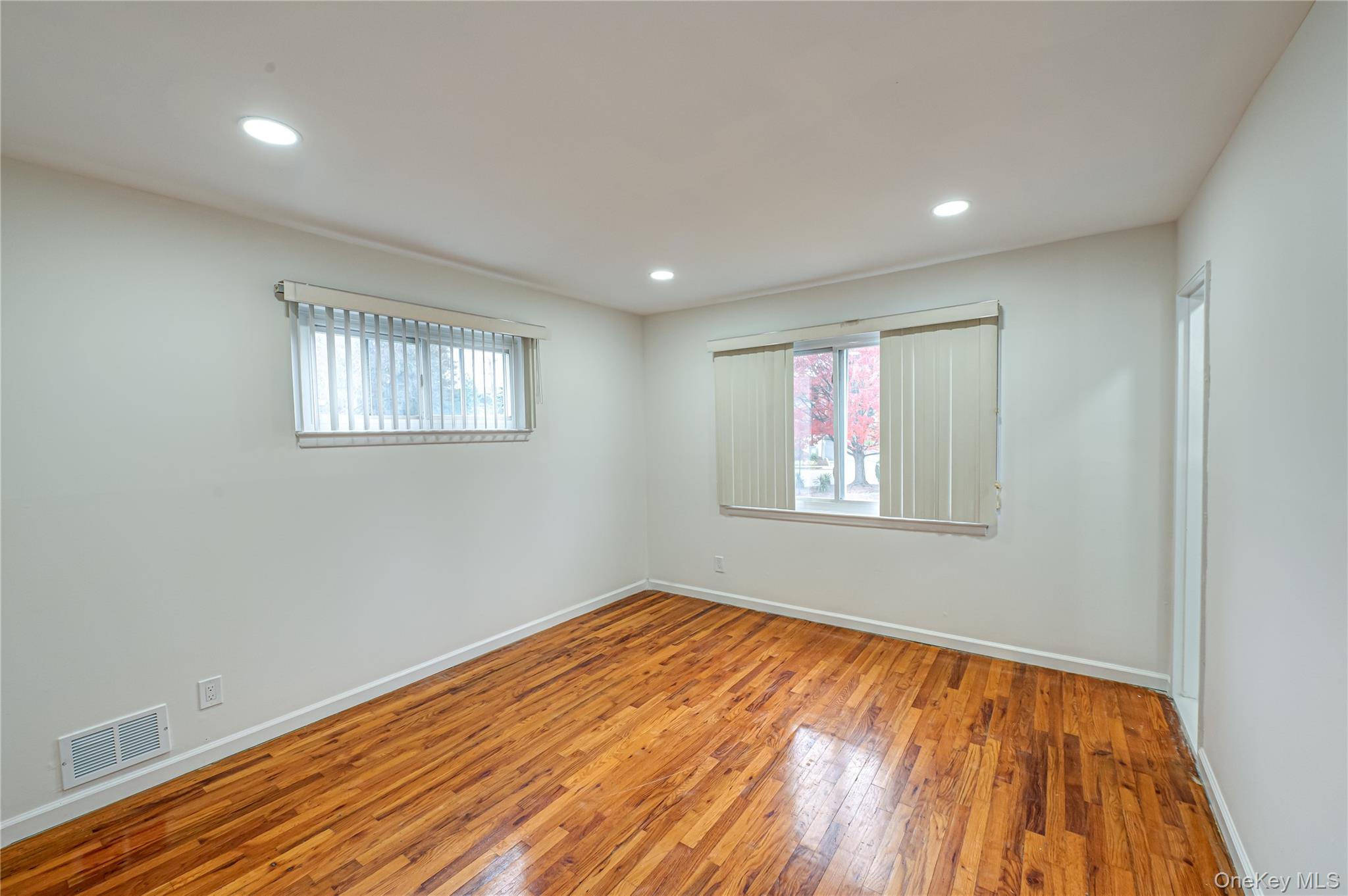 10 Gerhard Road, Plainview, NY 11803