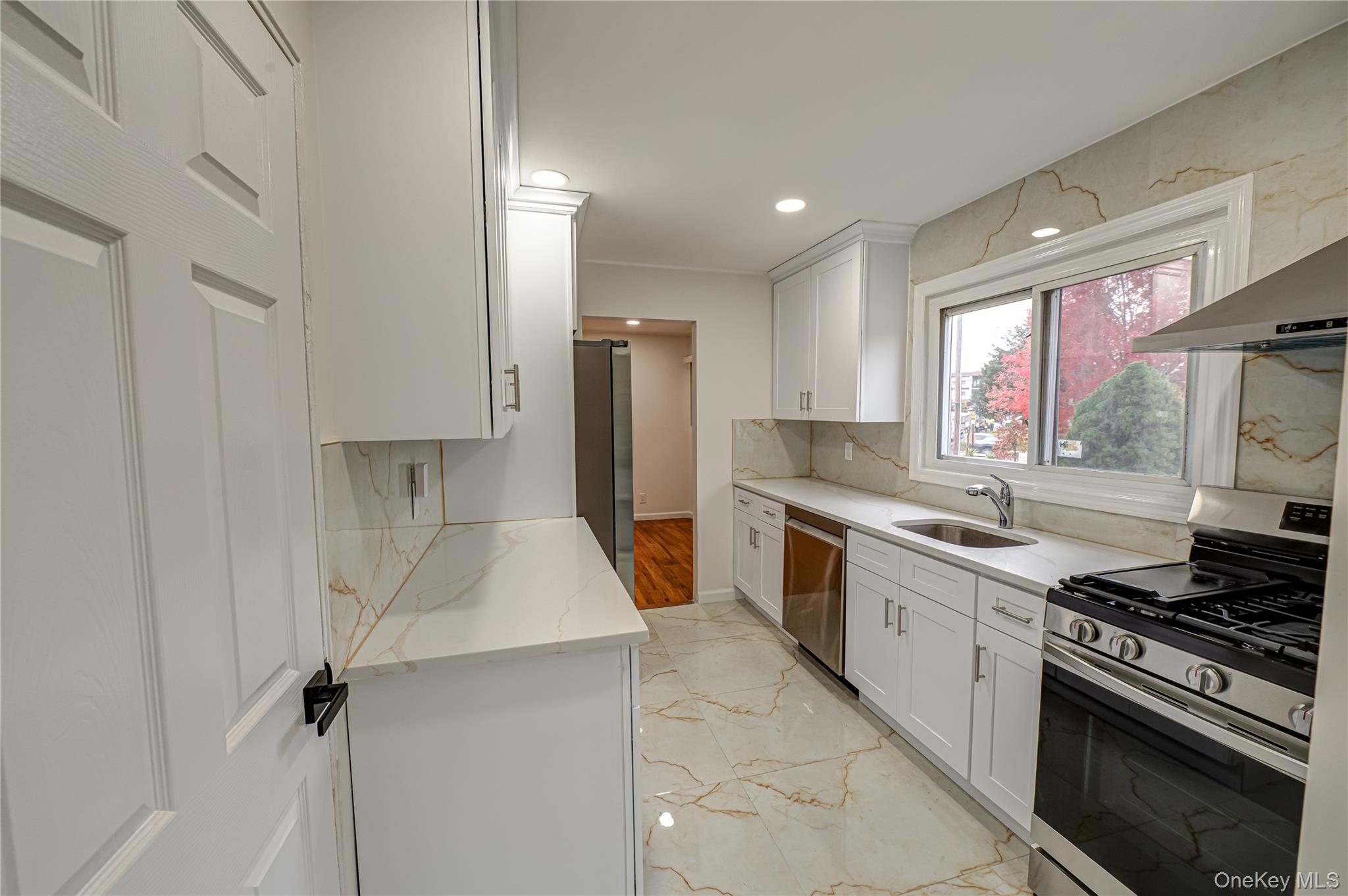 10 Gerhard Road, Plainview, NY 11803