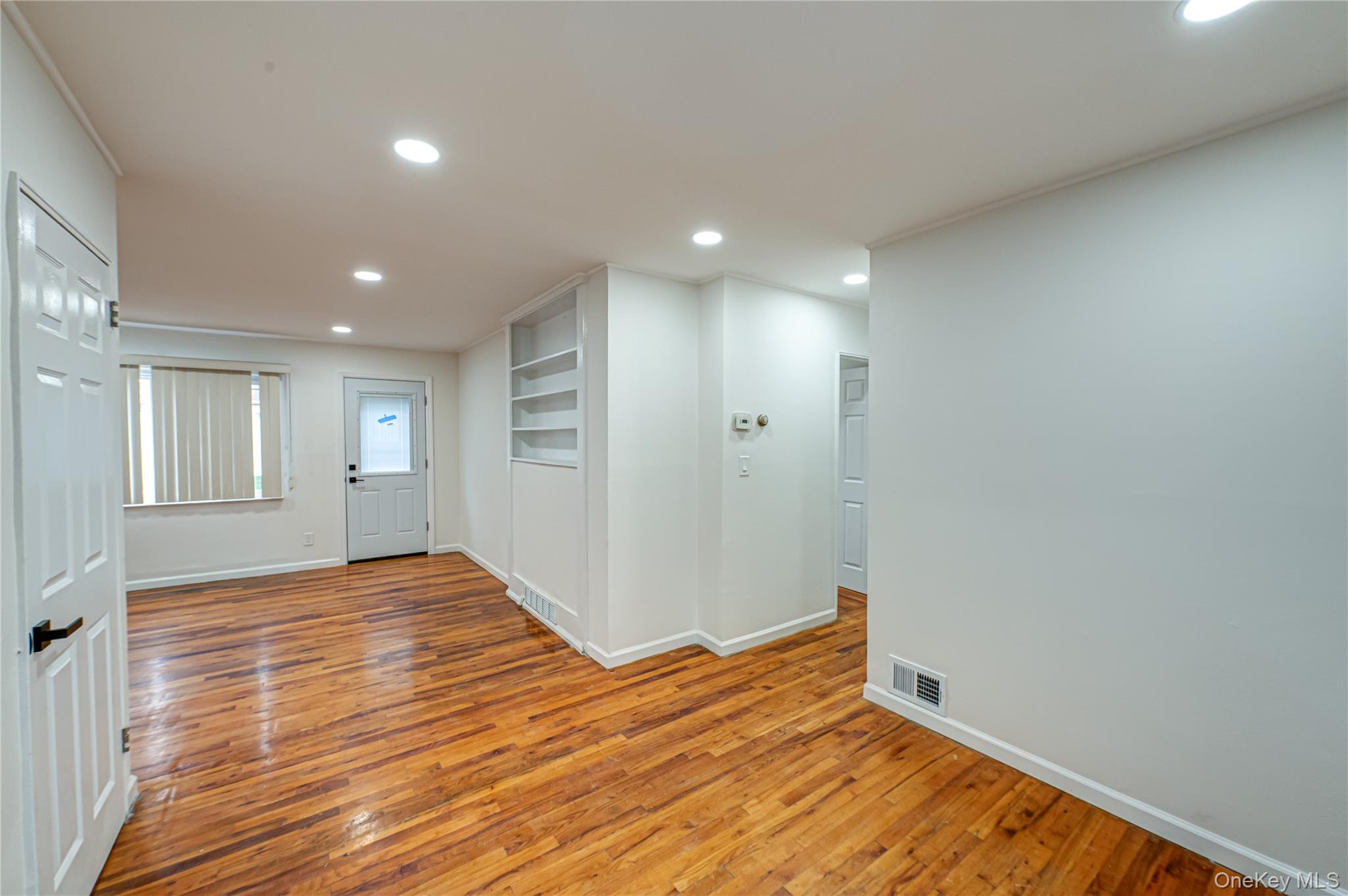 10 Gerhard Road, Plainview, NY 11803