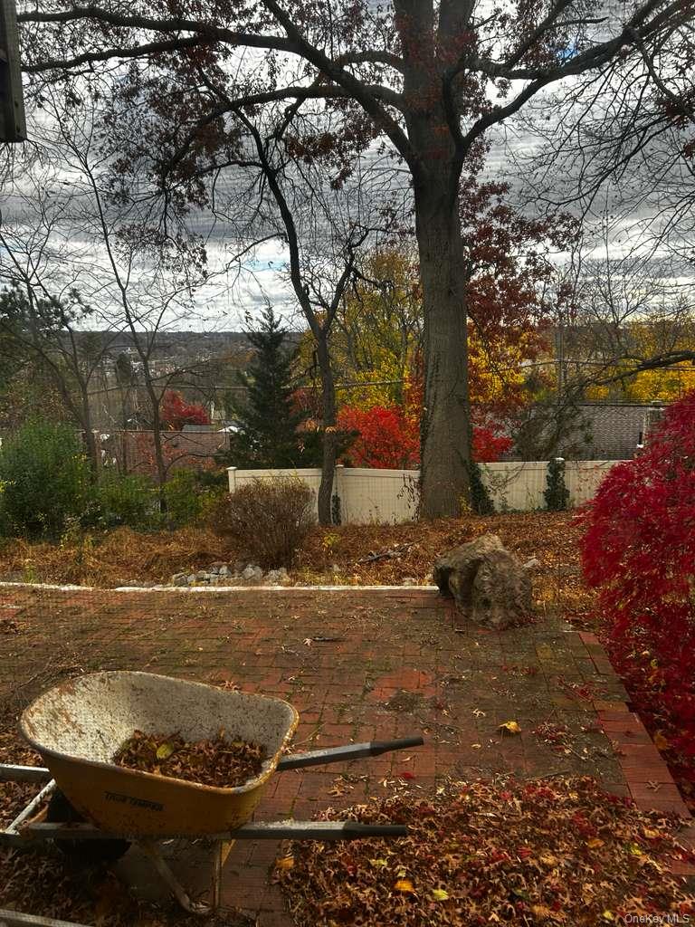 41 Rockingchair Road, White Plains, NY 10607