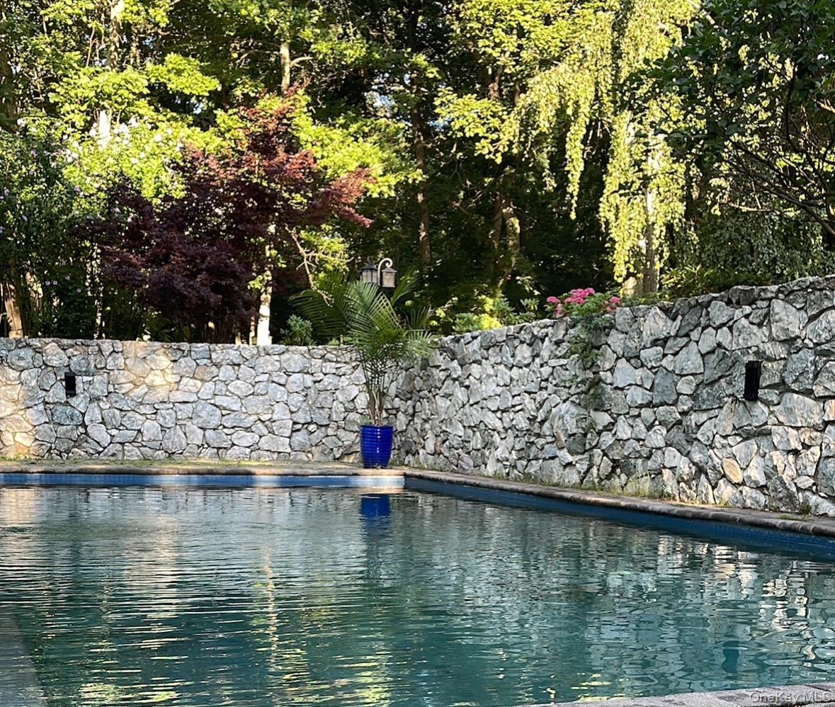 40 W View Drive, Upper Brookville, NY 11771