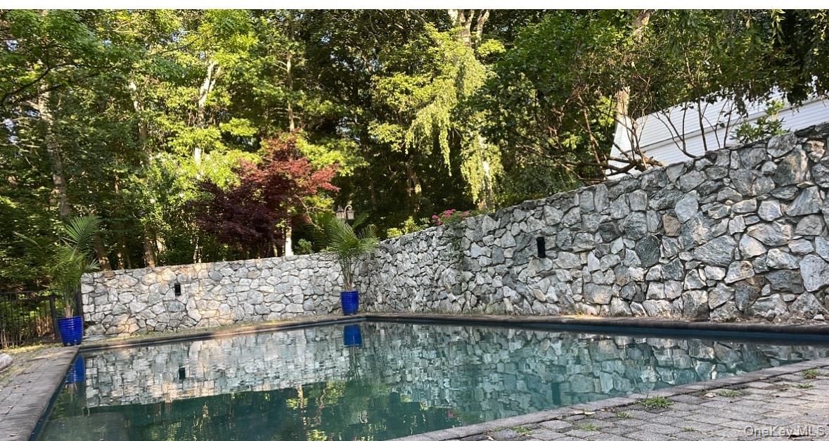 40 W View Drive, Upper Brookville, NY 11771