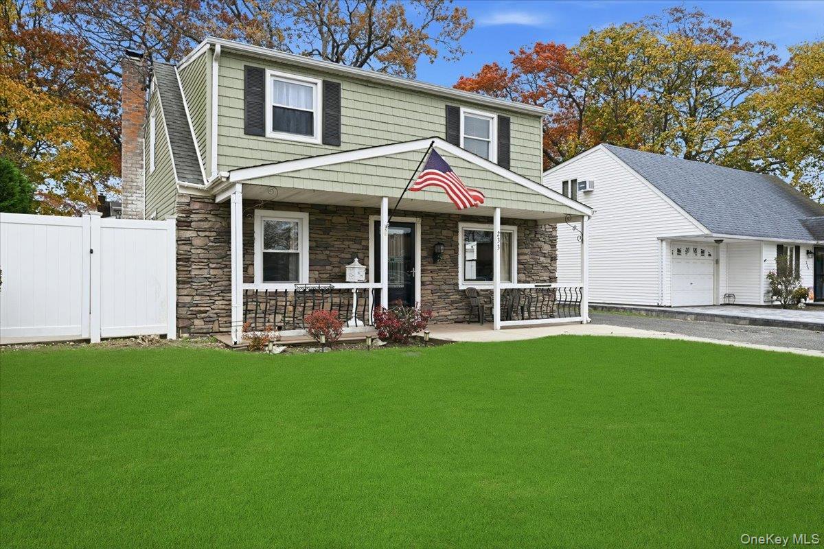 233 S Alleghany Avenue, Lindenhurst, NY 11757