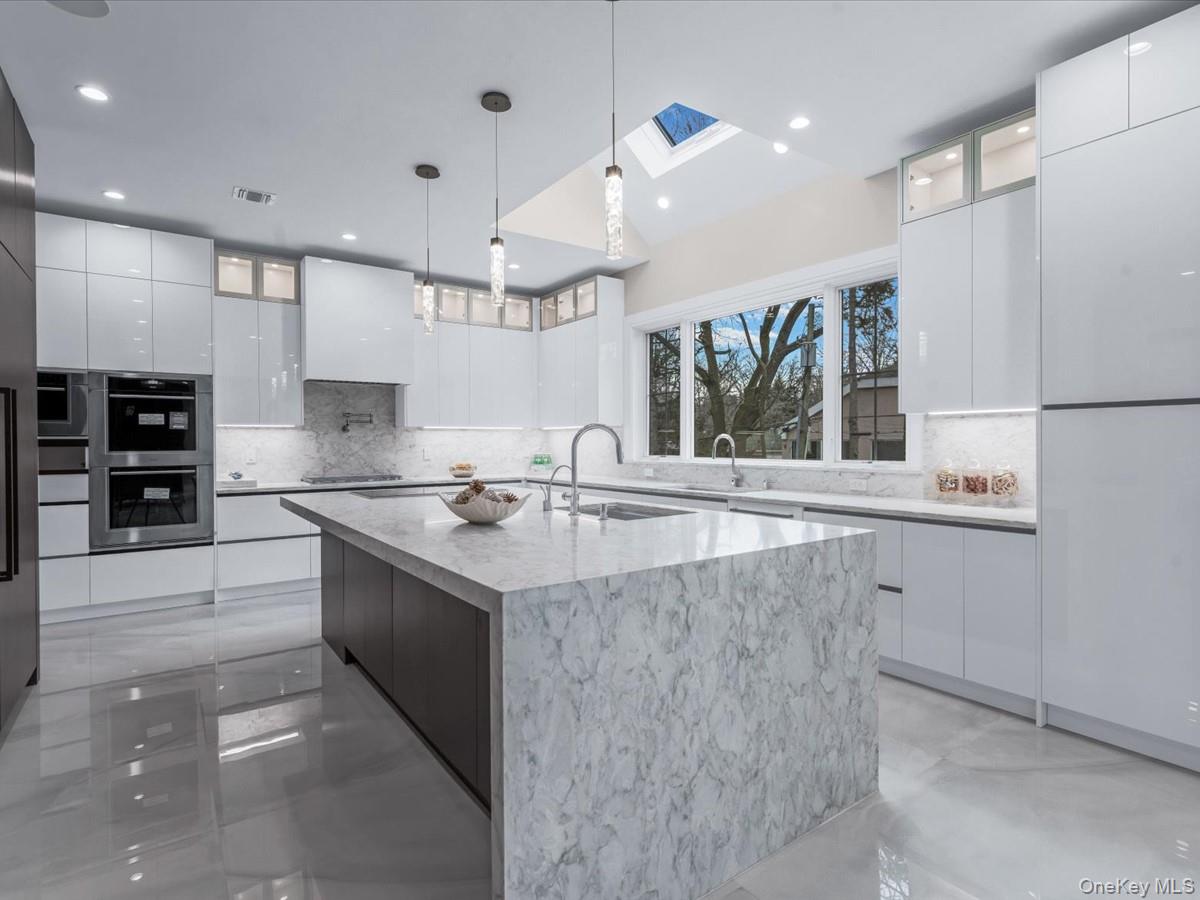 6 Hickory Drive, Great Neck, NY 11021