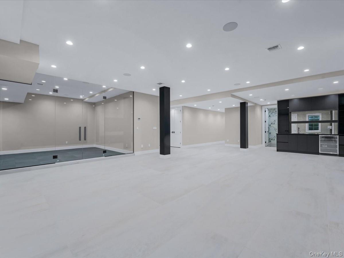 6 Hickory Drive, Great Neck, NY 11021