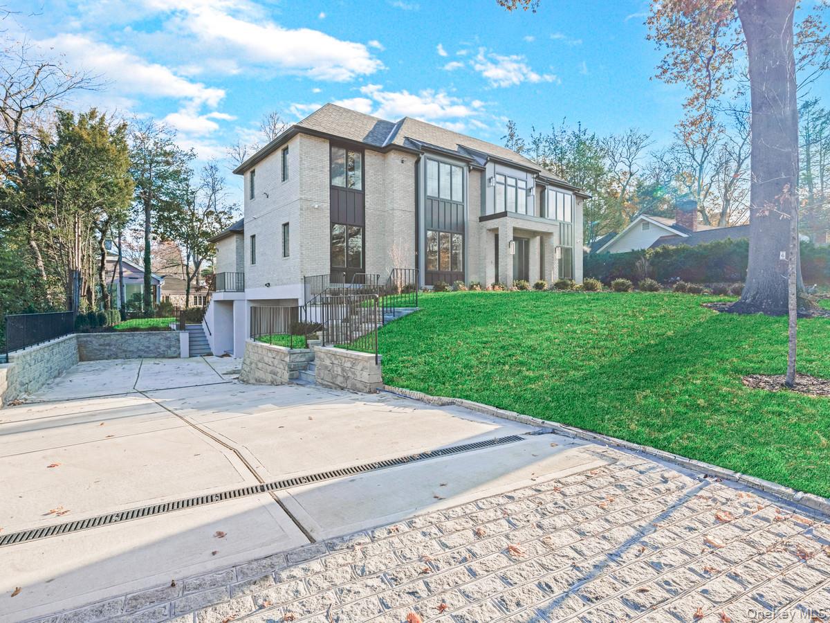 6 Hickory Drive, Great Neck, NY 11021