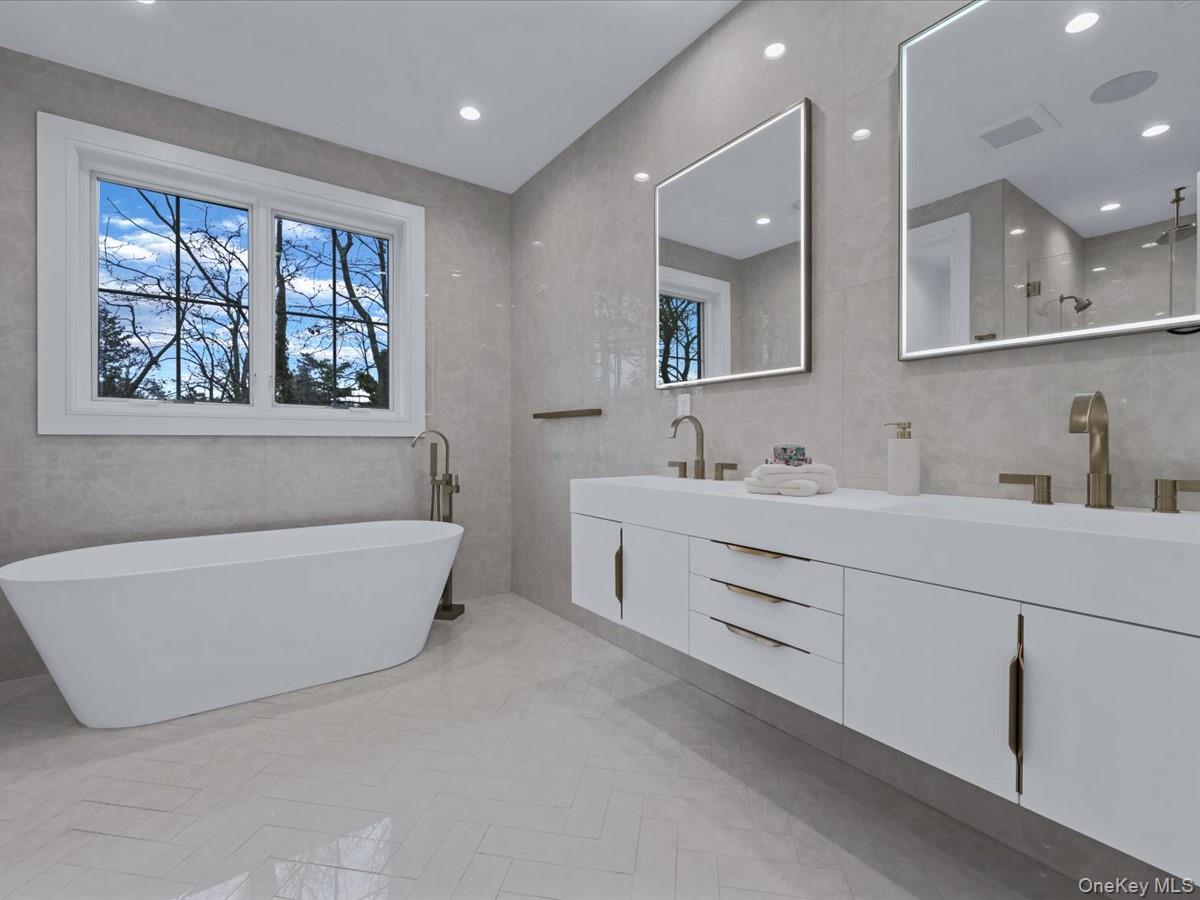 6 Hickory Drive, Great Neck, NY 11021