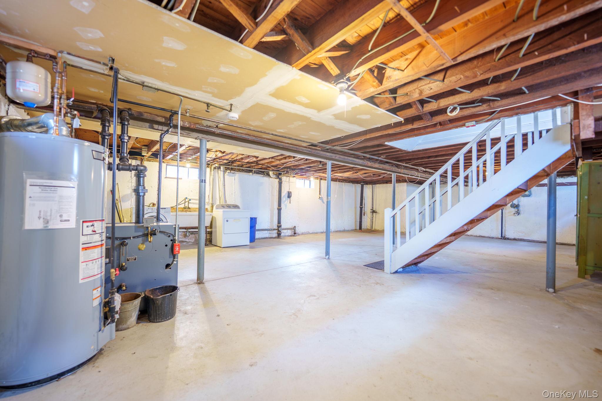 123 Nugent Street, New Hyde Park, NY 11040