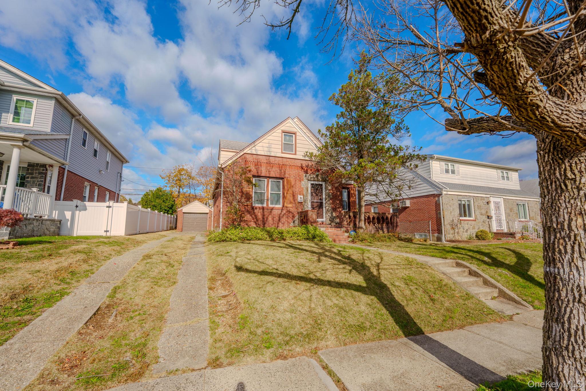 123 Nugent Street, New Hyde Park, NY 11040