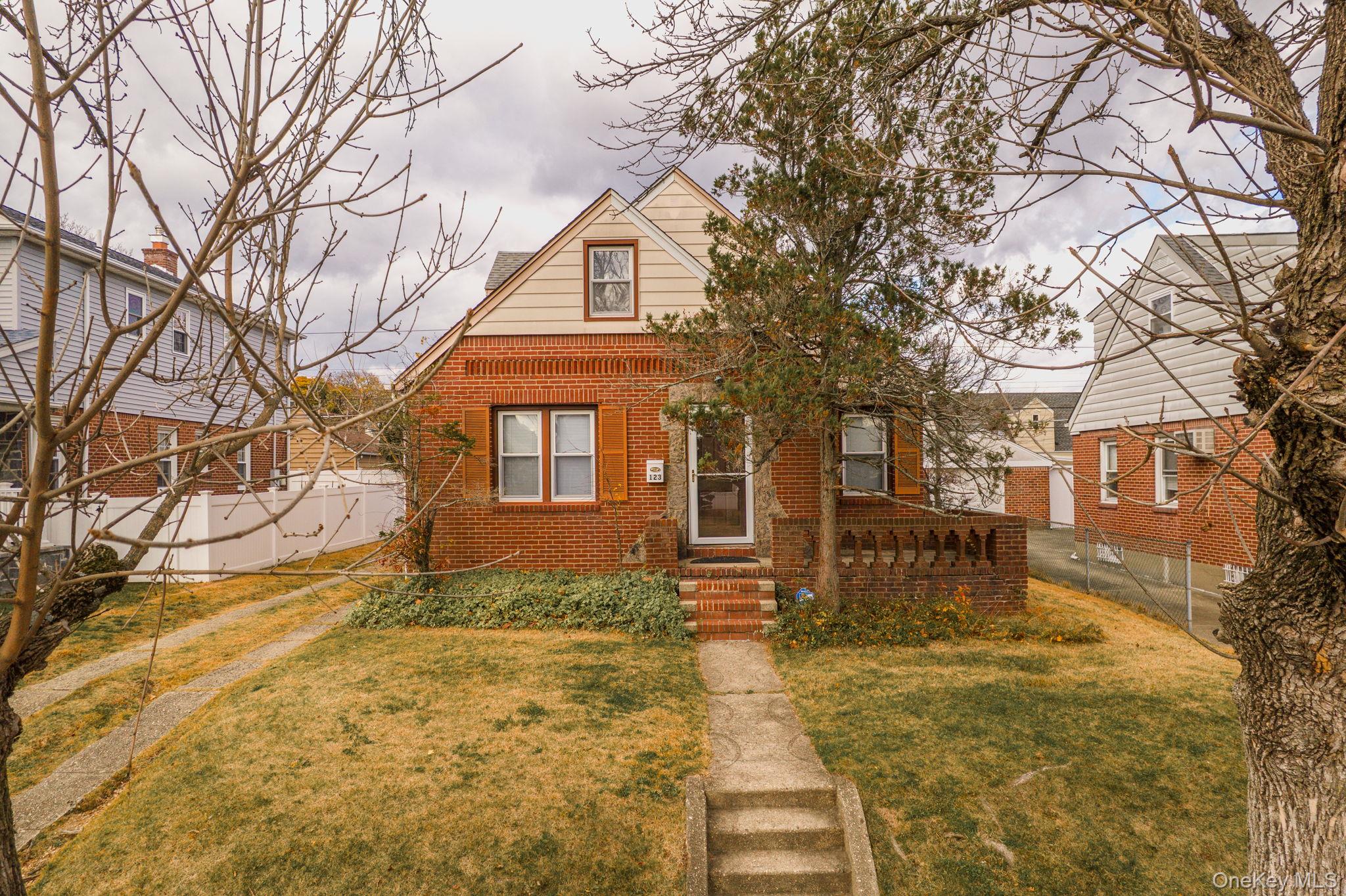 123 Nugent Street, New Hyde Park, NY 11040