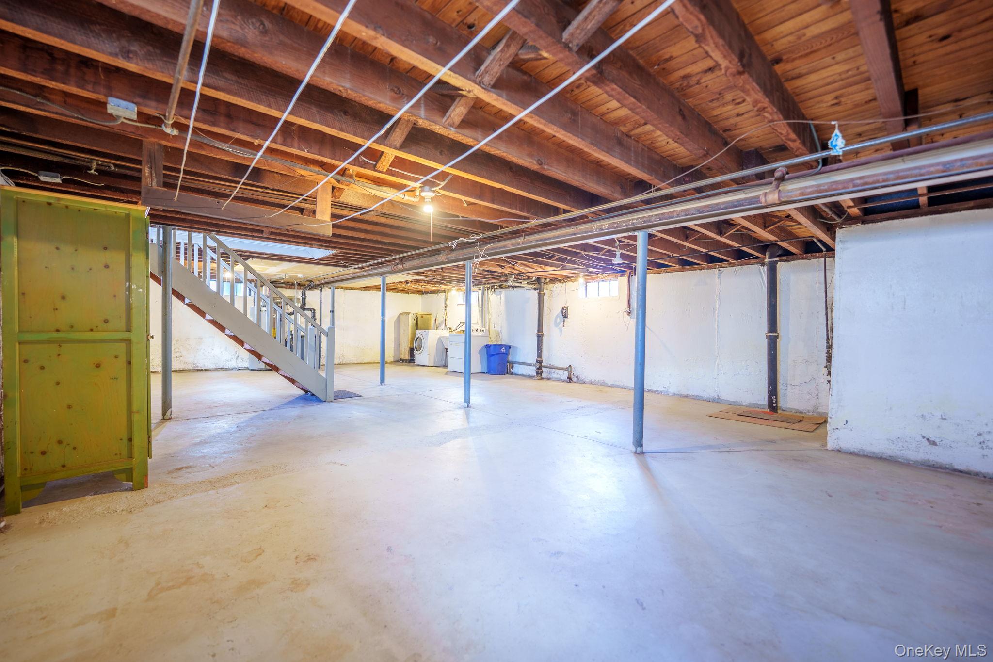 123 Nugent Street, New Hyde Park, NY 11040