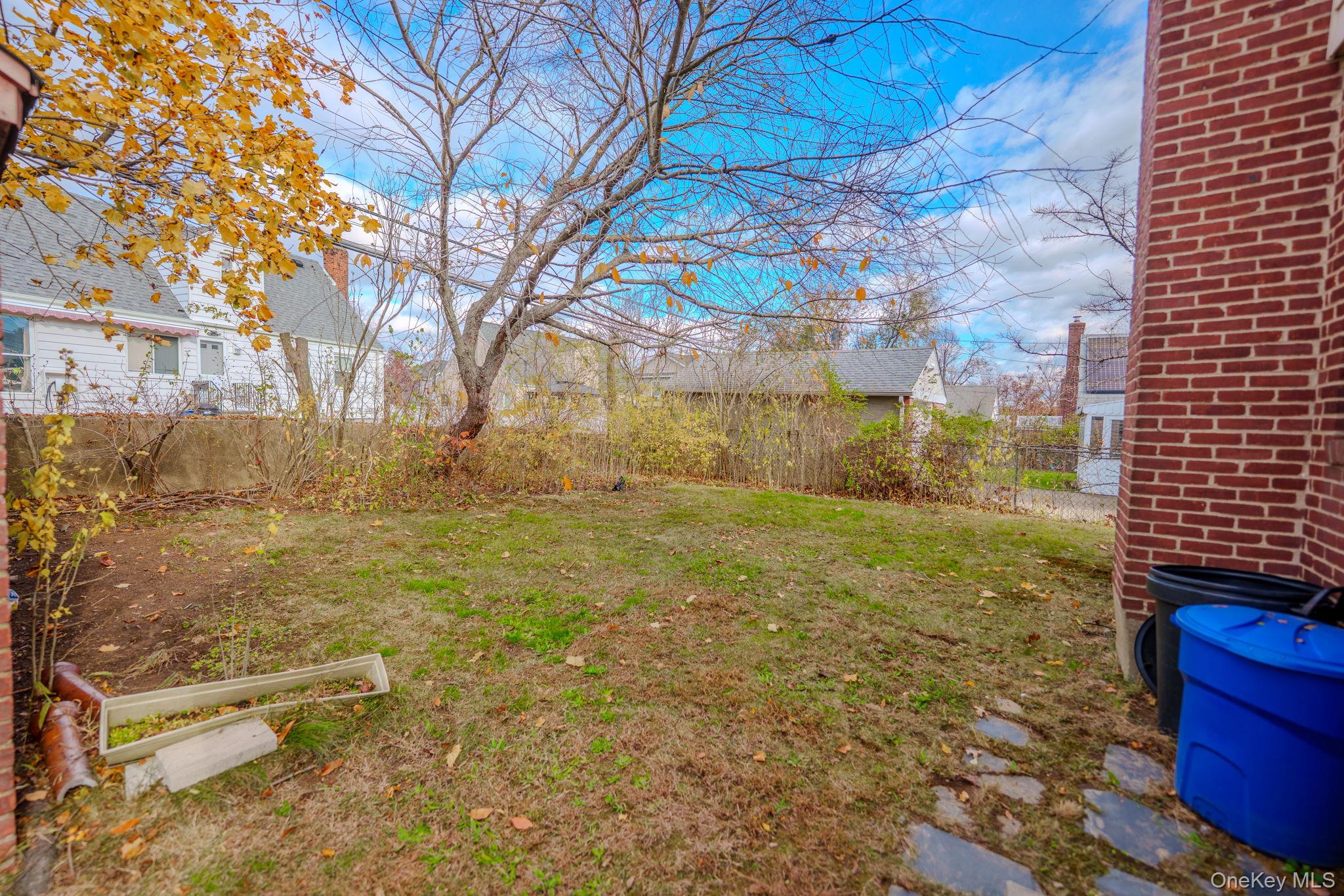 123 Nugent Street, New Hyde Park, NY 11040