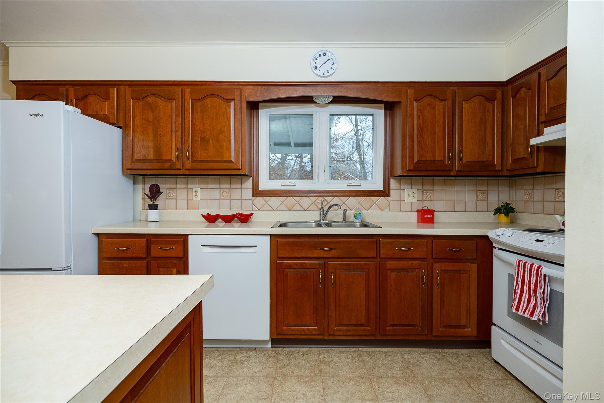 13 Chestnut Street, Red Hook, NY 12571