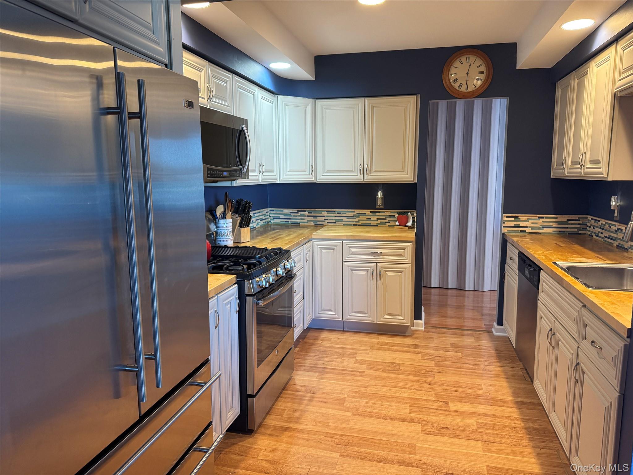 59 Hampton Place # 20D, Freeport, NY 11520