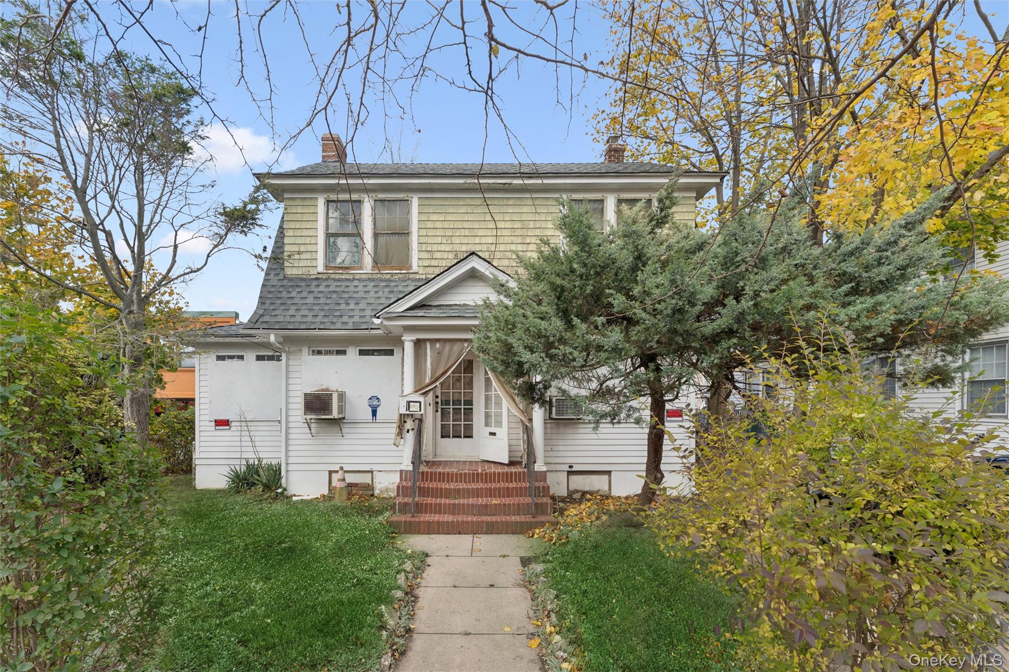 190 Lincoln Avenue, Mineola, NY 11501