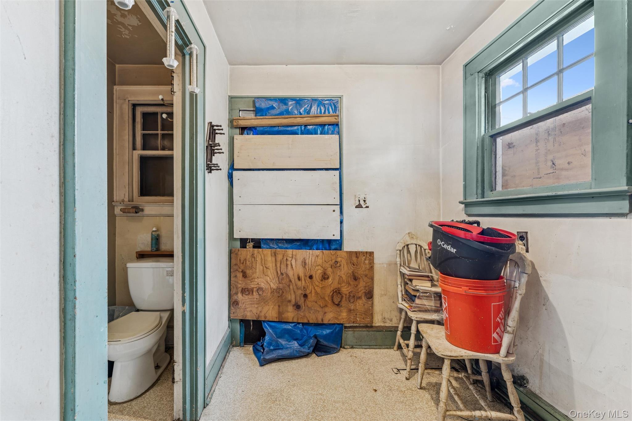 190 Lincoln Avenue, Mineola, NY 11501