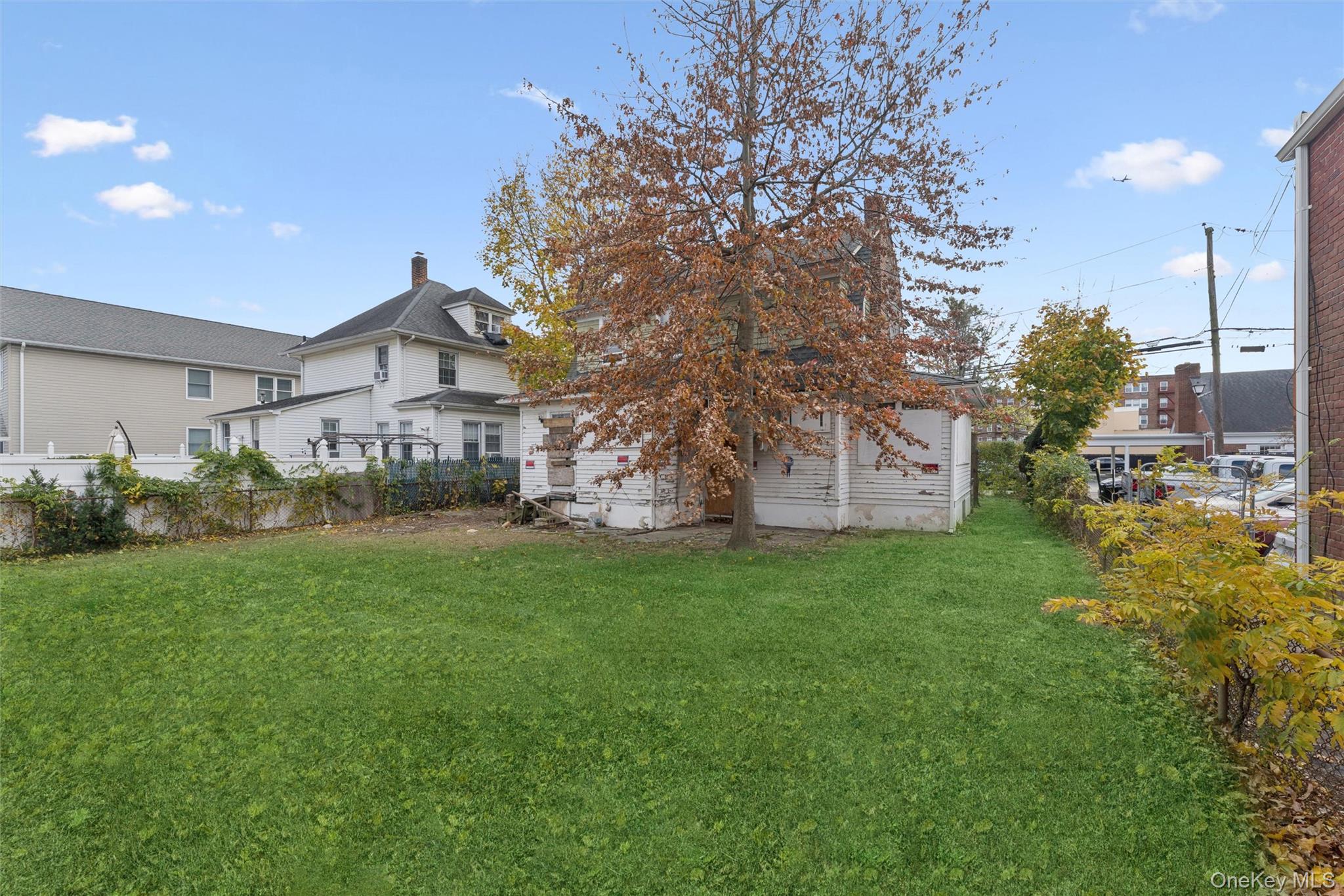 190 Lincoln Avenue, Mineola, NY 11501