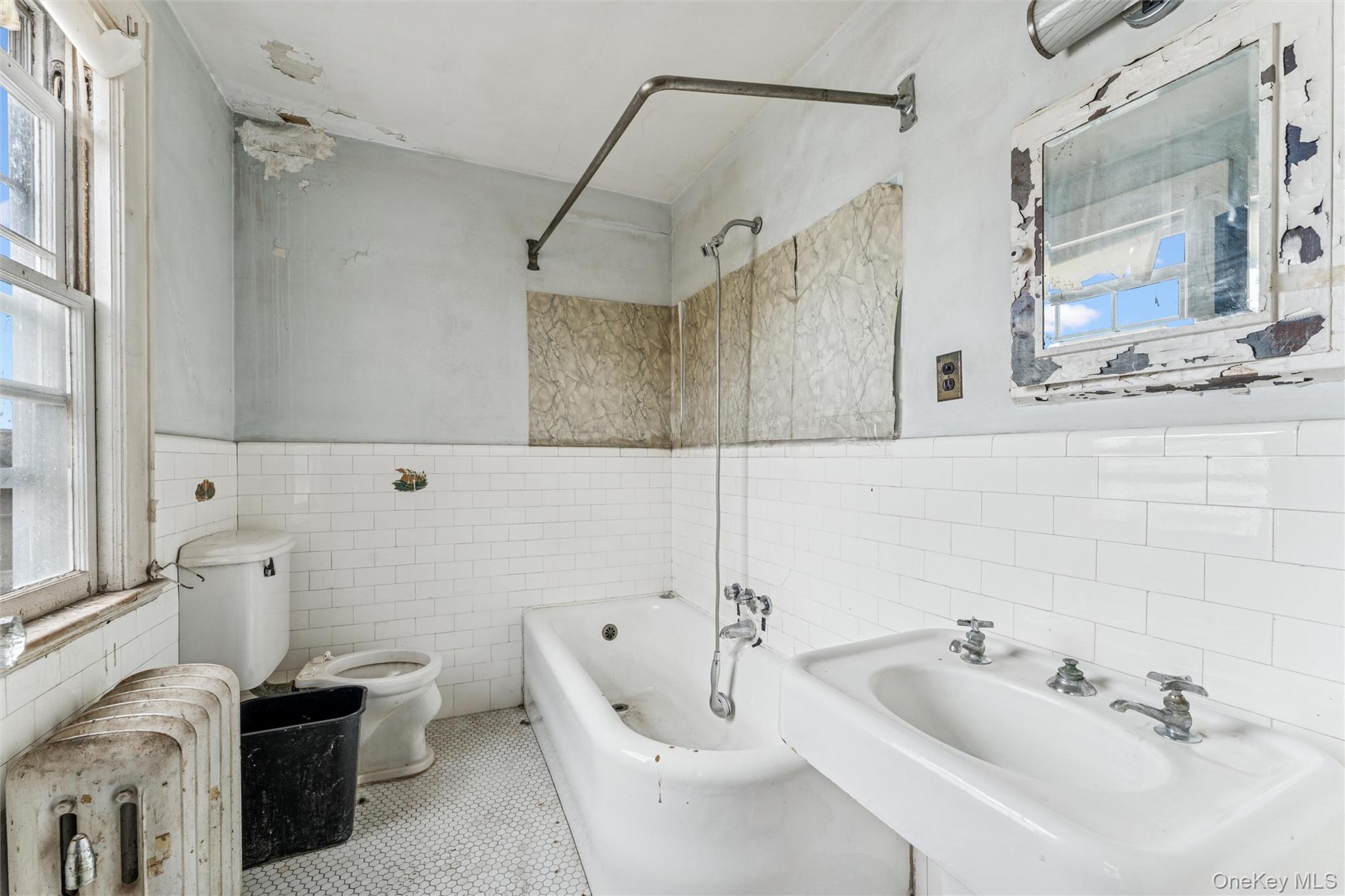 190 Lincoln Avenue, Mineola, NY 11501