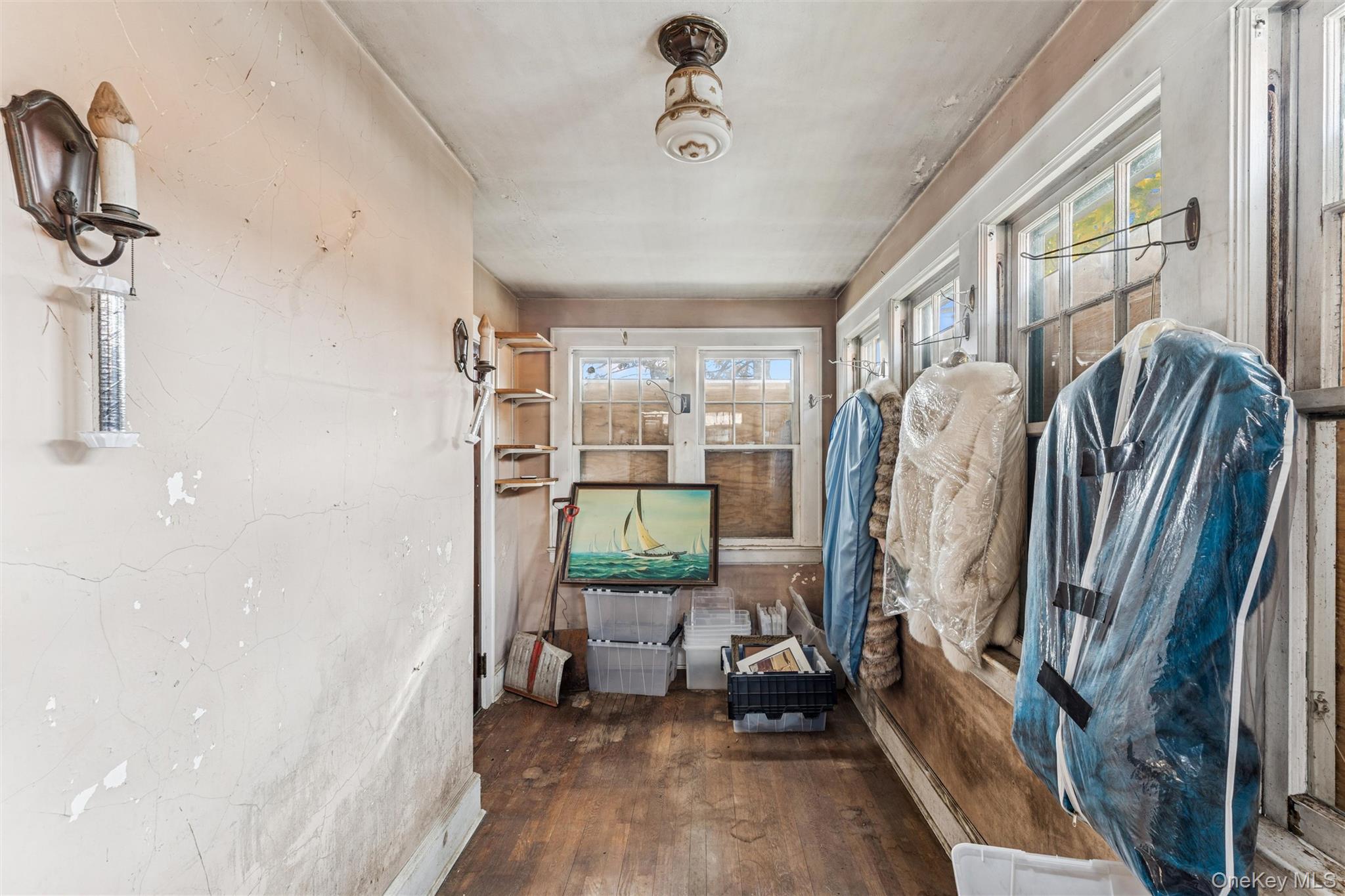 190 Lincoln Avenue, Mineola, NY 11501