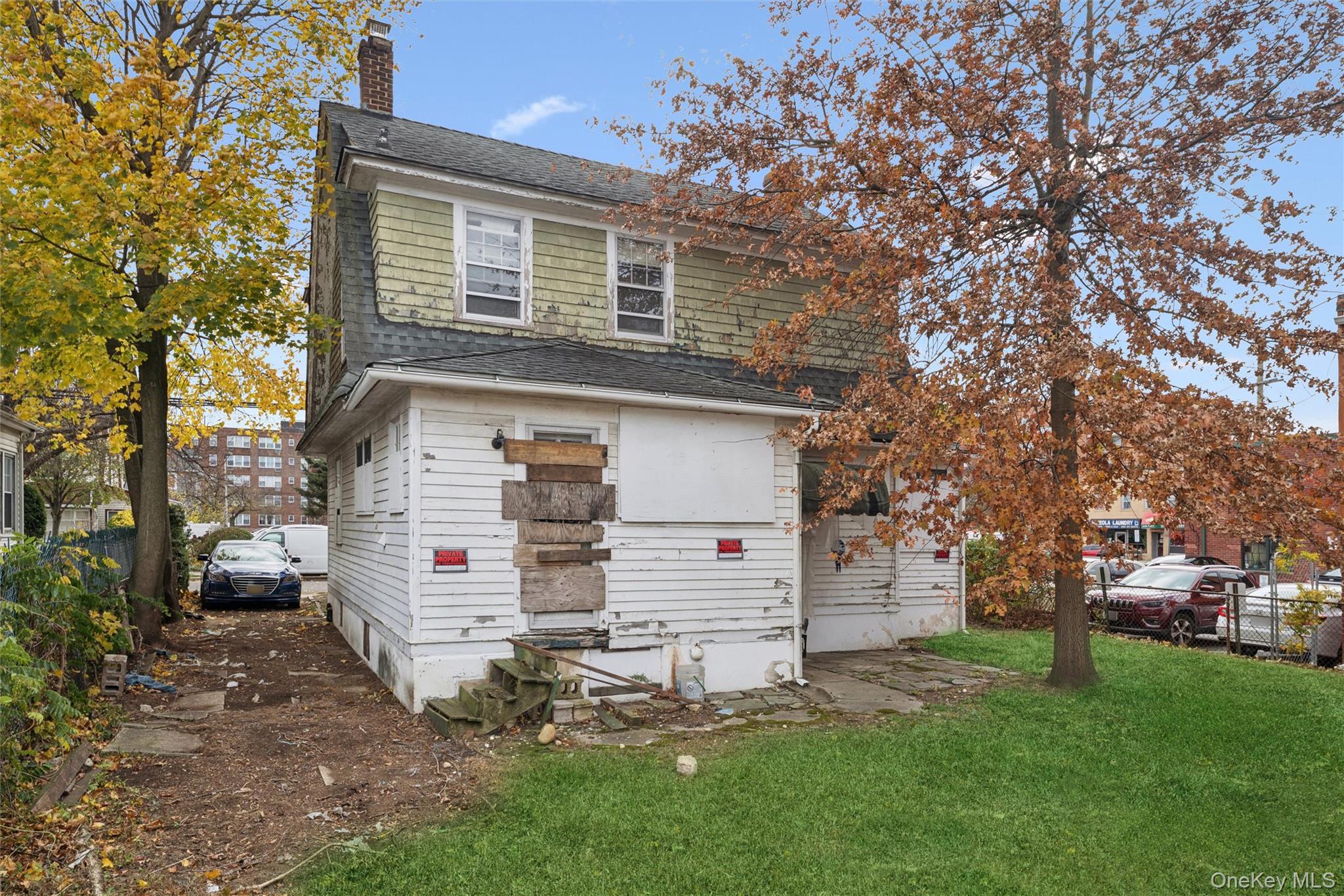 190 Lincoln Avenue, Mineola, NY 11501