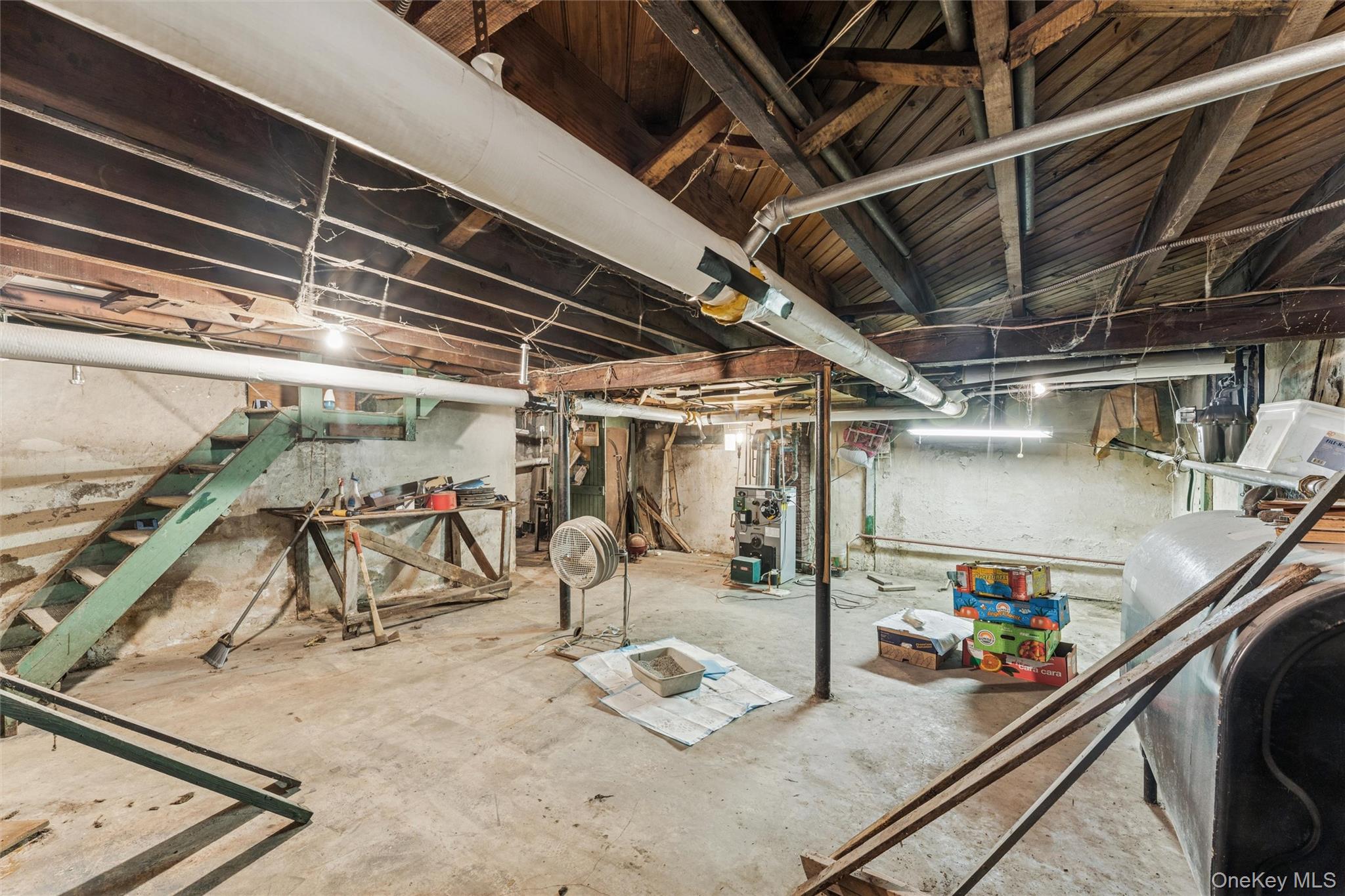 190 Lincoln Avenue, Mineola, NY 11501