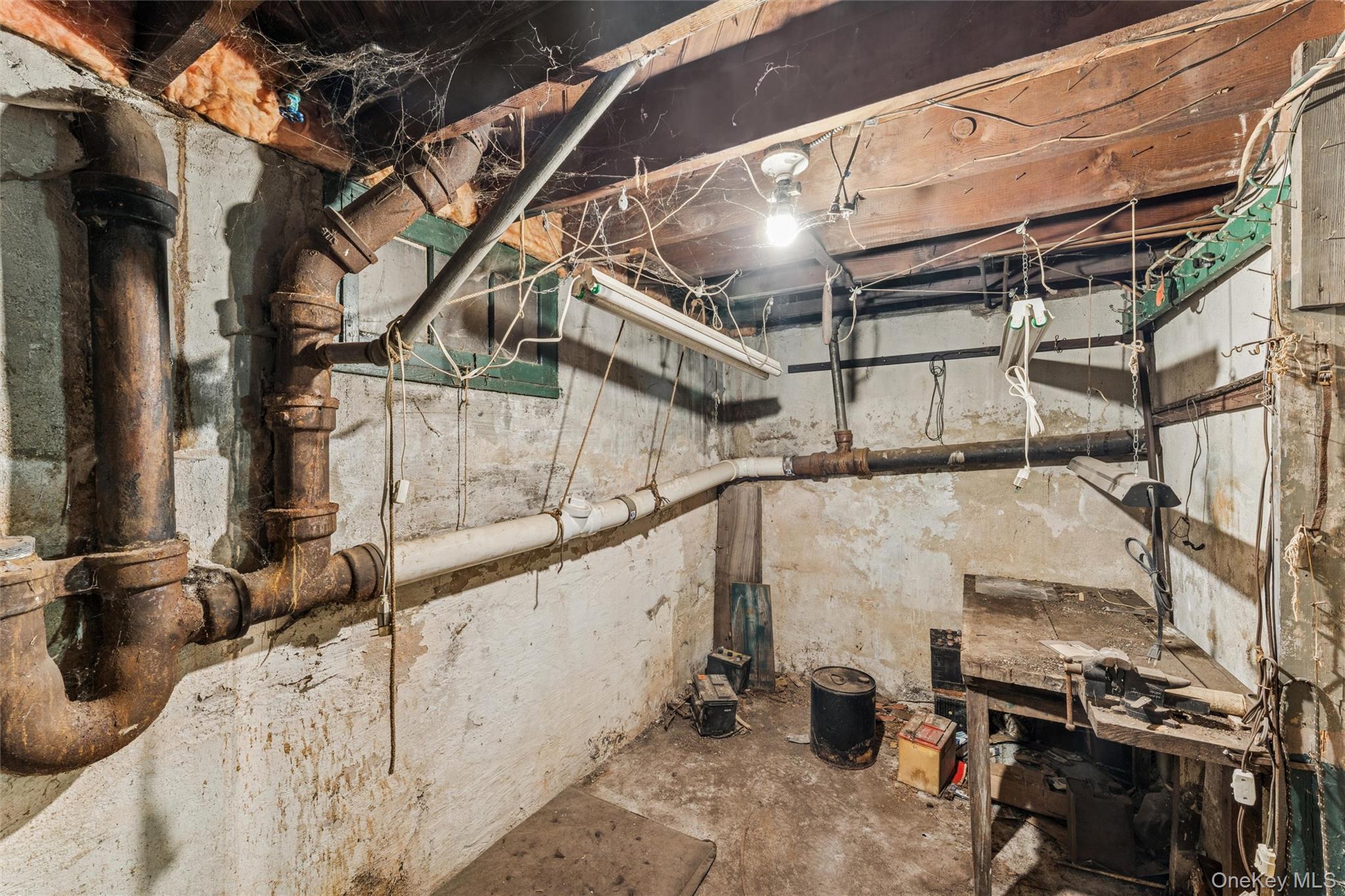 190 Lincoln Avenue, Mineola, NY 11501