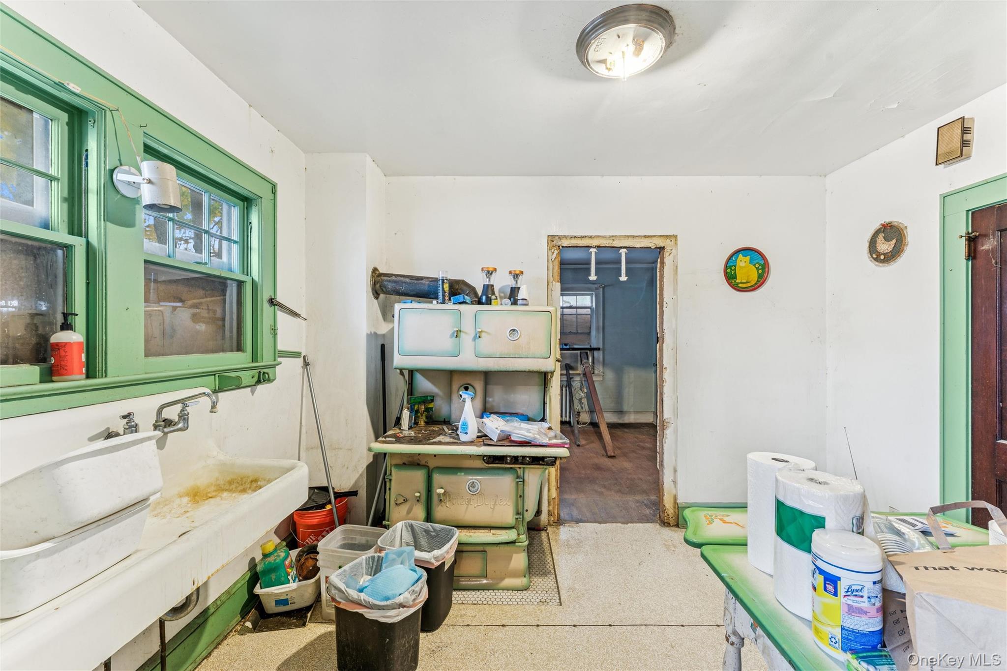 190 Lincoln Avenue, Mineola, NY 11501