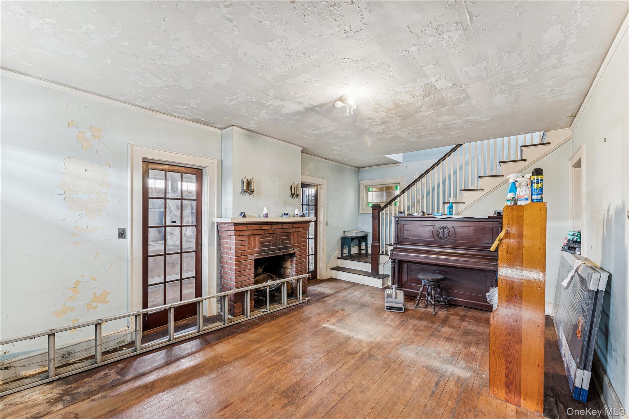 190 Lincoln Avenue, Mineola, NY 11501