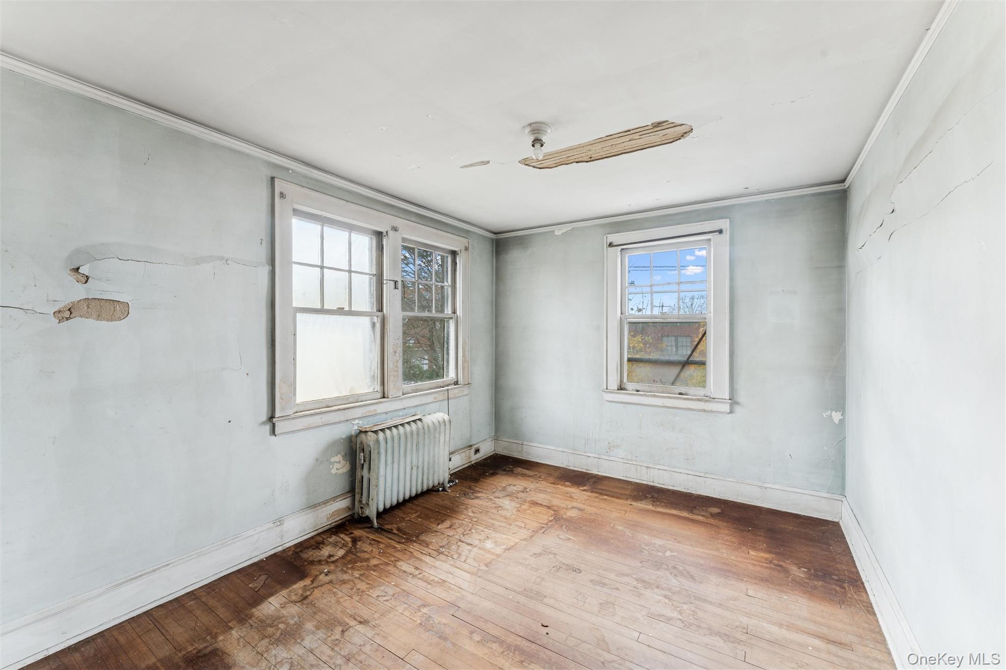 190 Lincoln Avenue, Mineola, NY 11501