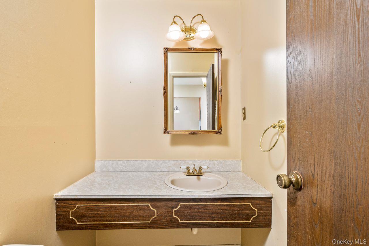 705 Cabot Court W, Saint James, NY 11780