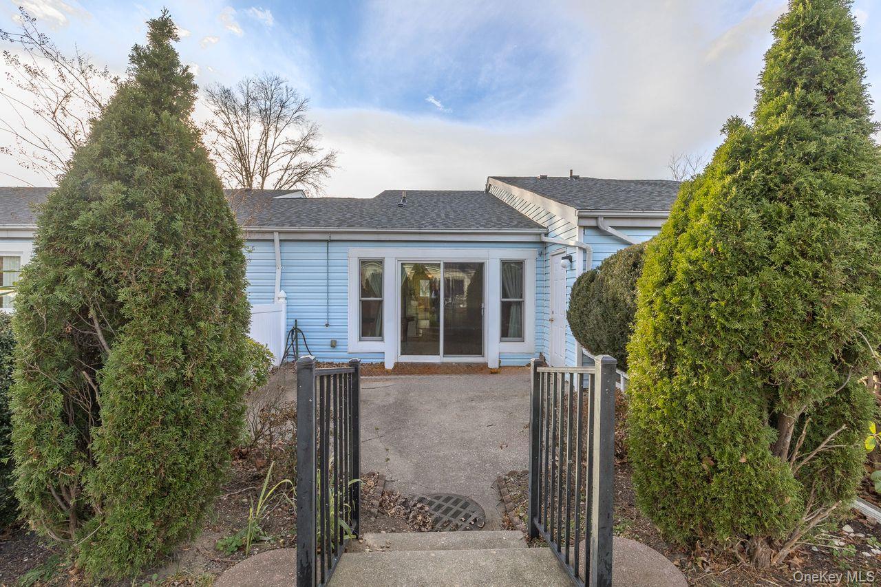 705 Cabot Court W, Saint James, NY 11780