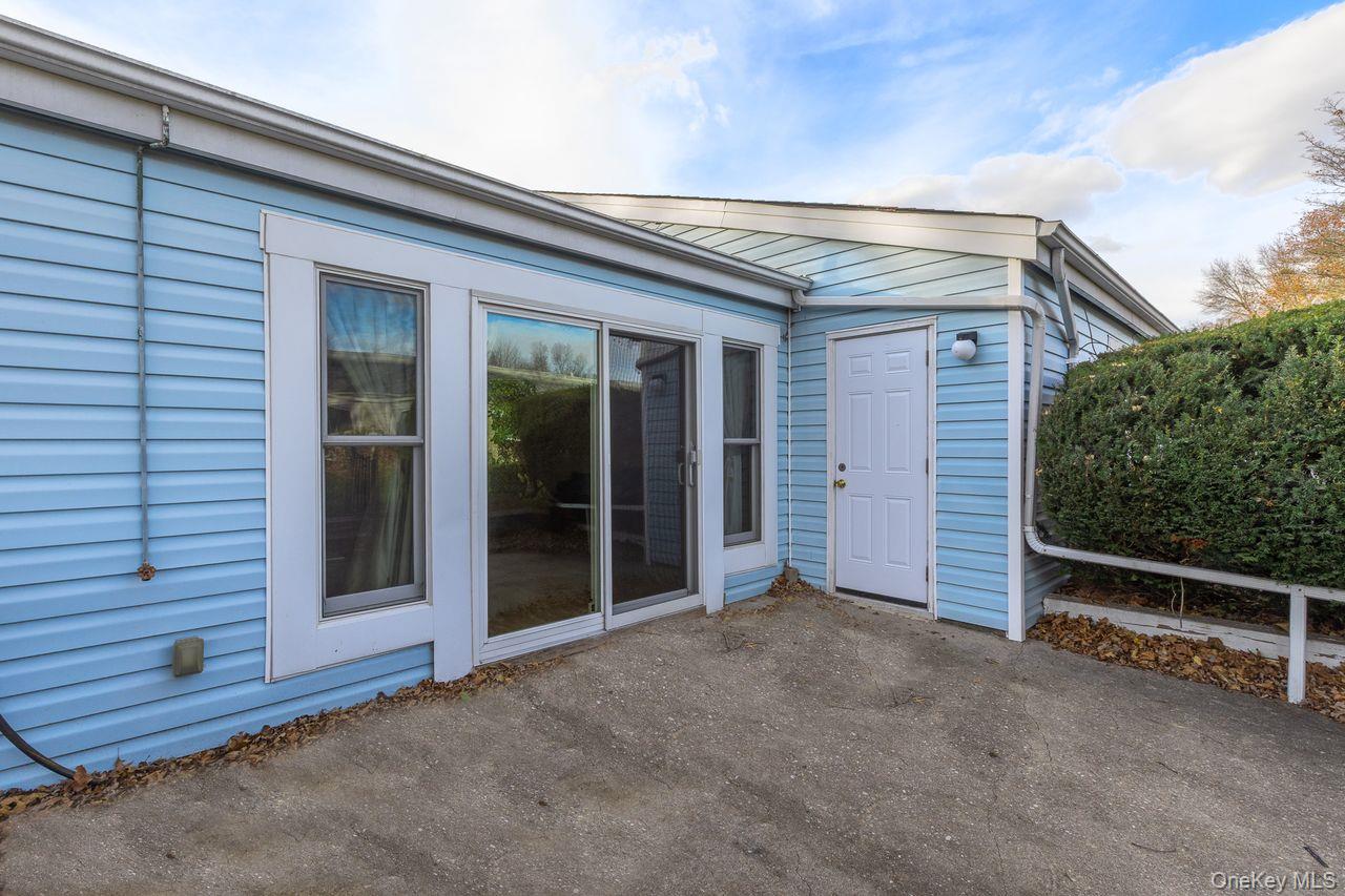 705 Cabot Court W, Saint James, NY 11780