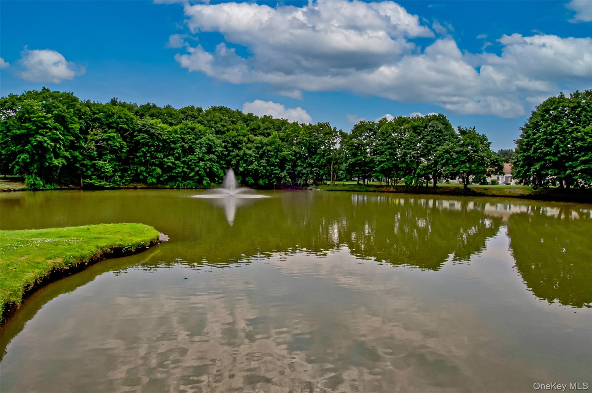 705 Cabot Court W, Saint James, NY 11780